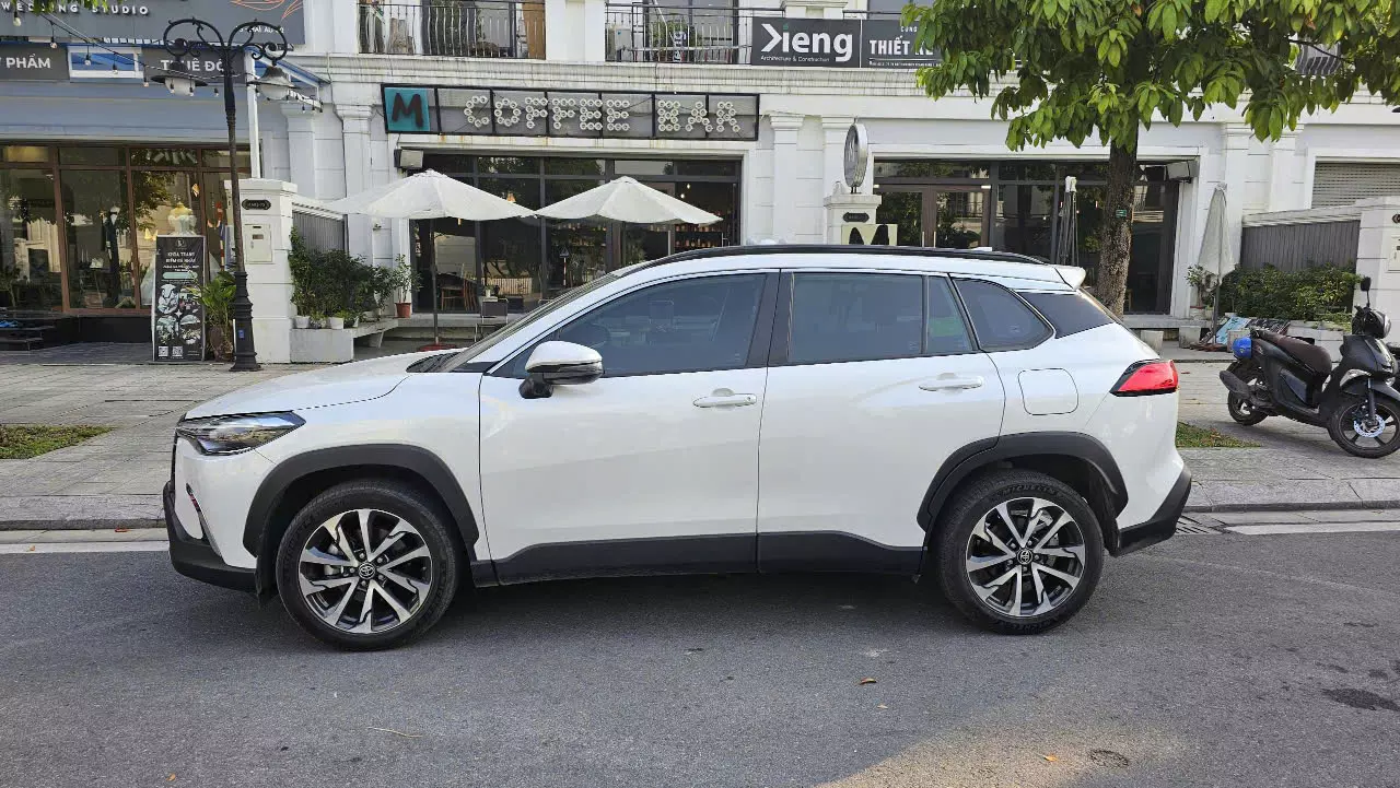 Chính chủ tại Hà Nội bán: Toyota corolla cross 1.8V sx 2022-3