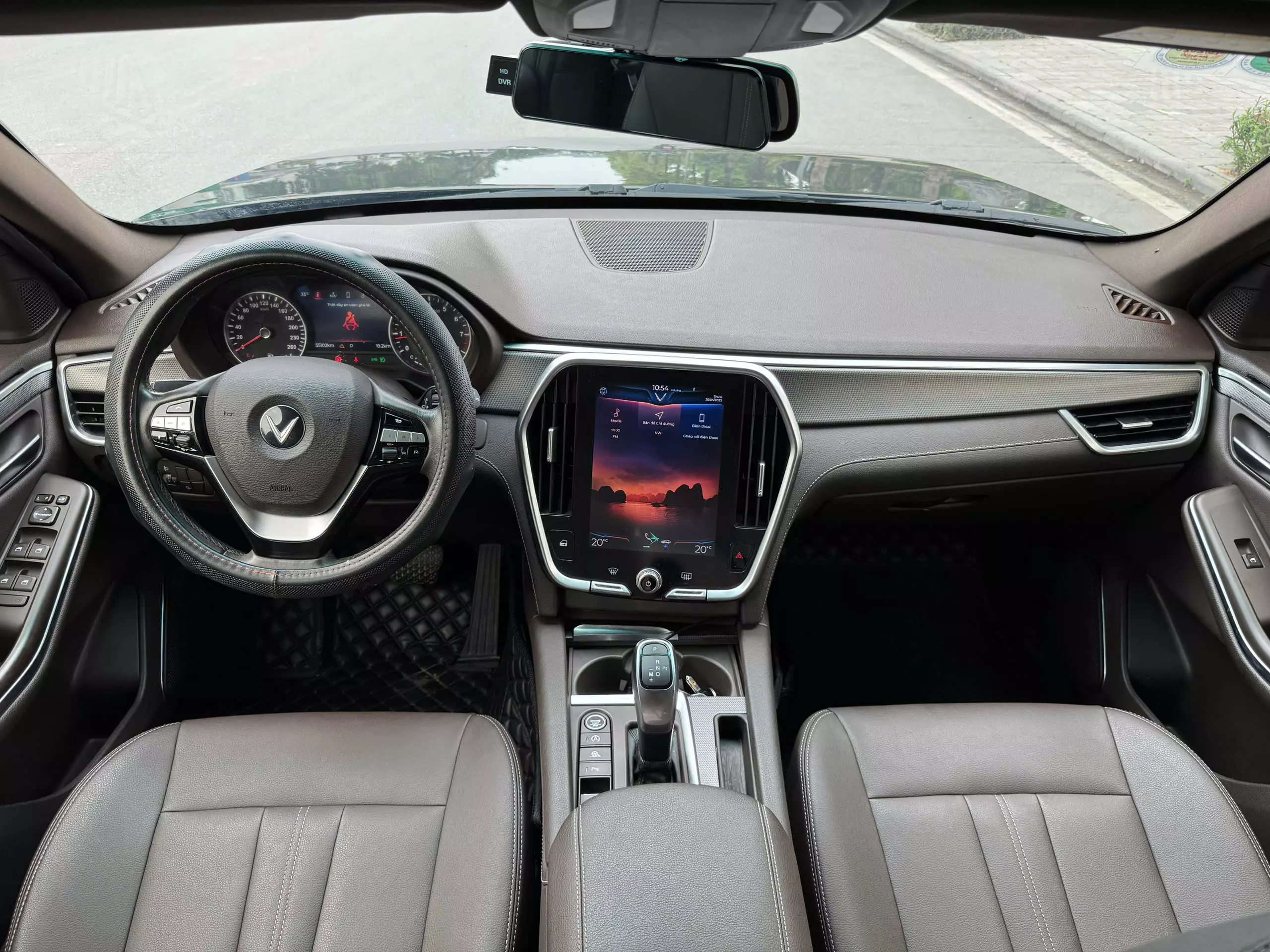 Chính chủ bán xe Lux SA 2020 Base-4