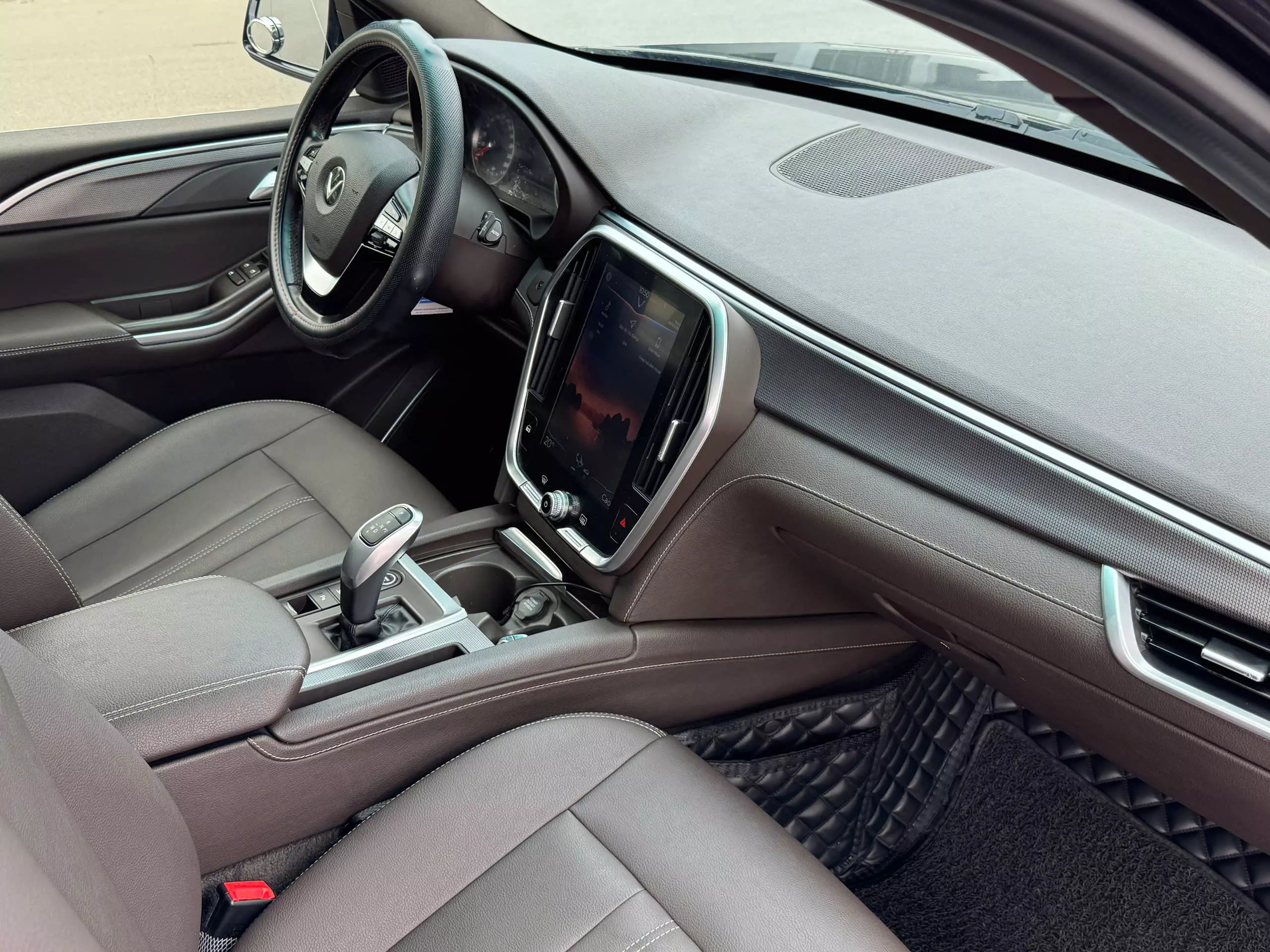 Chính chủ bán xe Lux SA 2020 Base-9