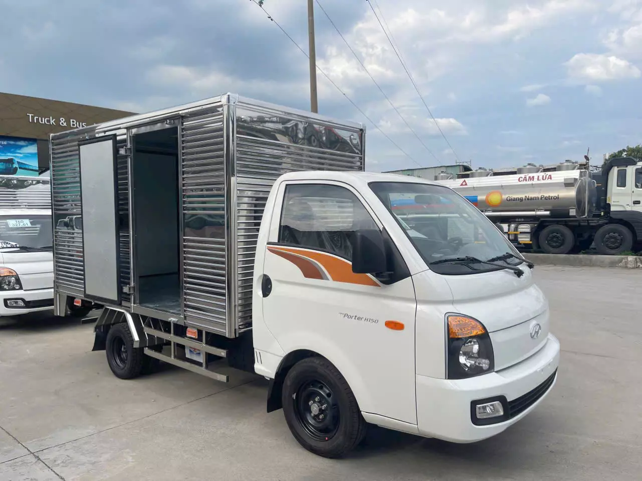 Cần mua xe tải 1 tấn 5?-6