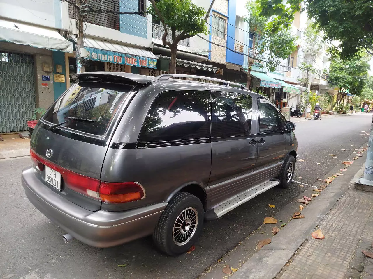 Toyota Previa sản xuất năm 1993, màu xám-4