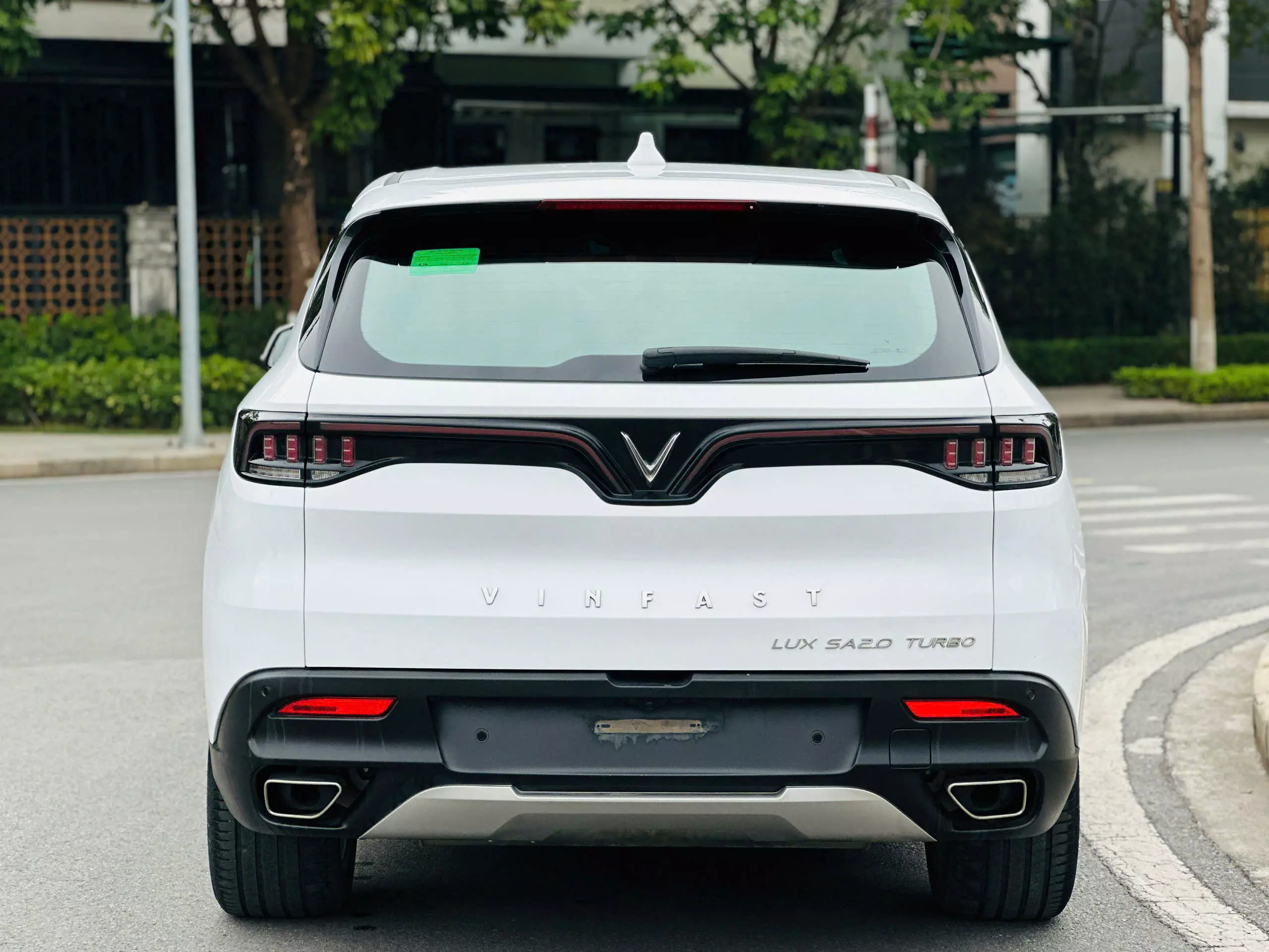 Vinfast Lux SA Premium 2022 Trắng-1