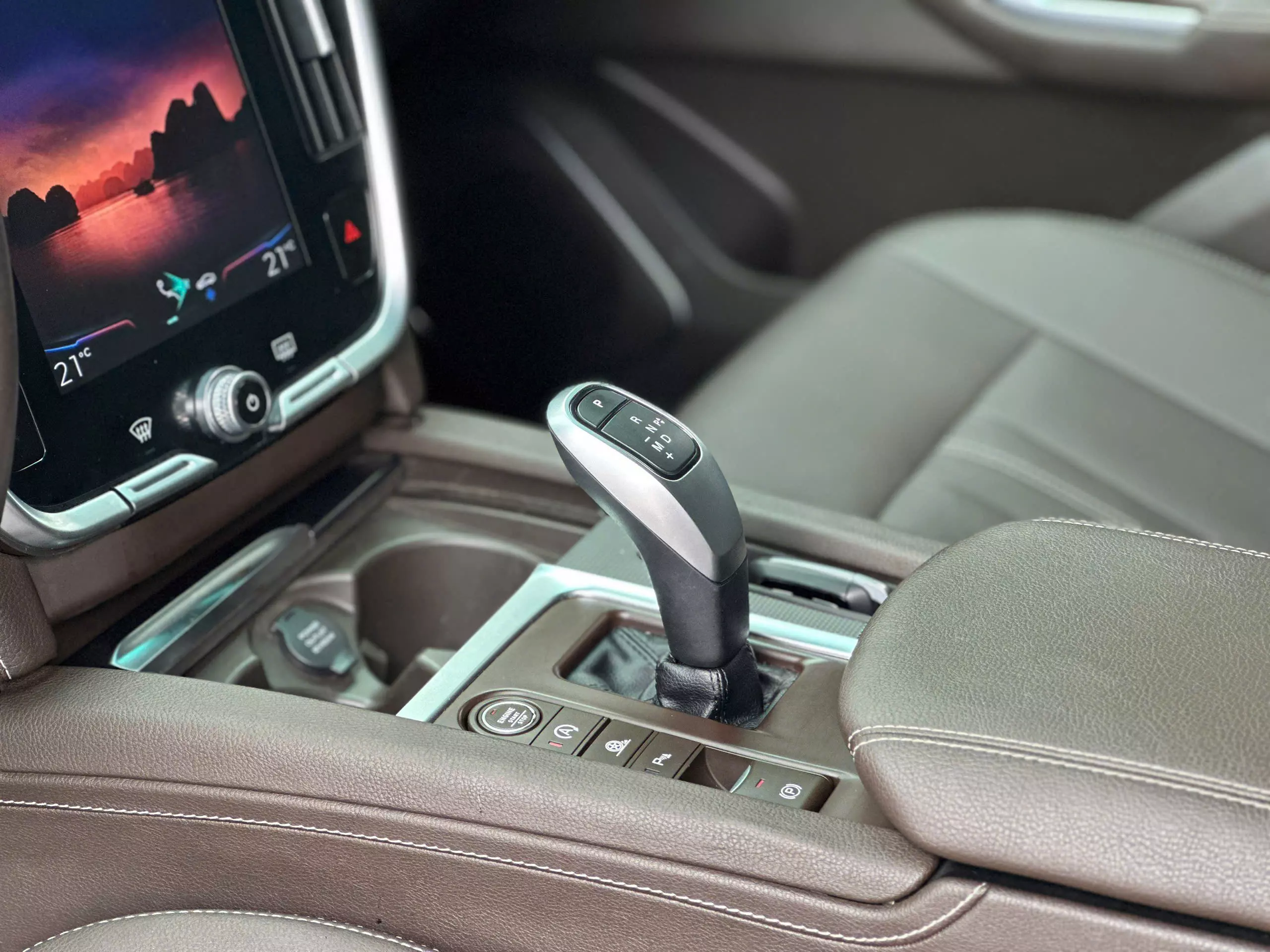 Vinfast Lux SA Premium 2022 Trắng-3