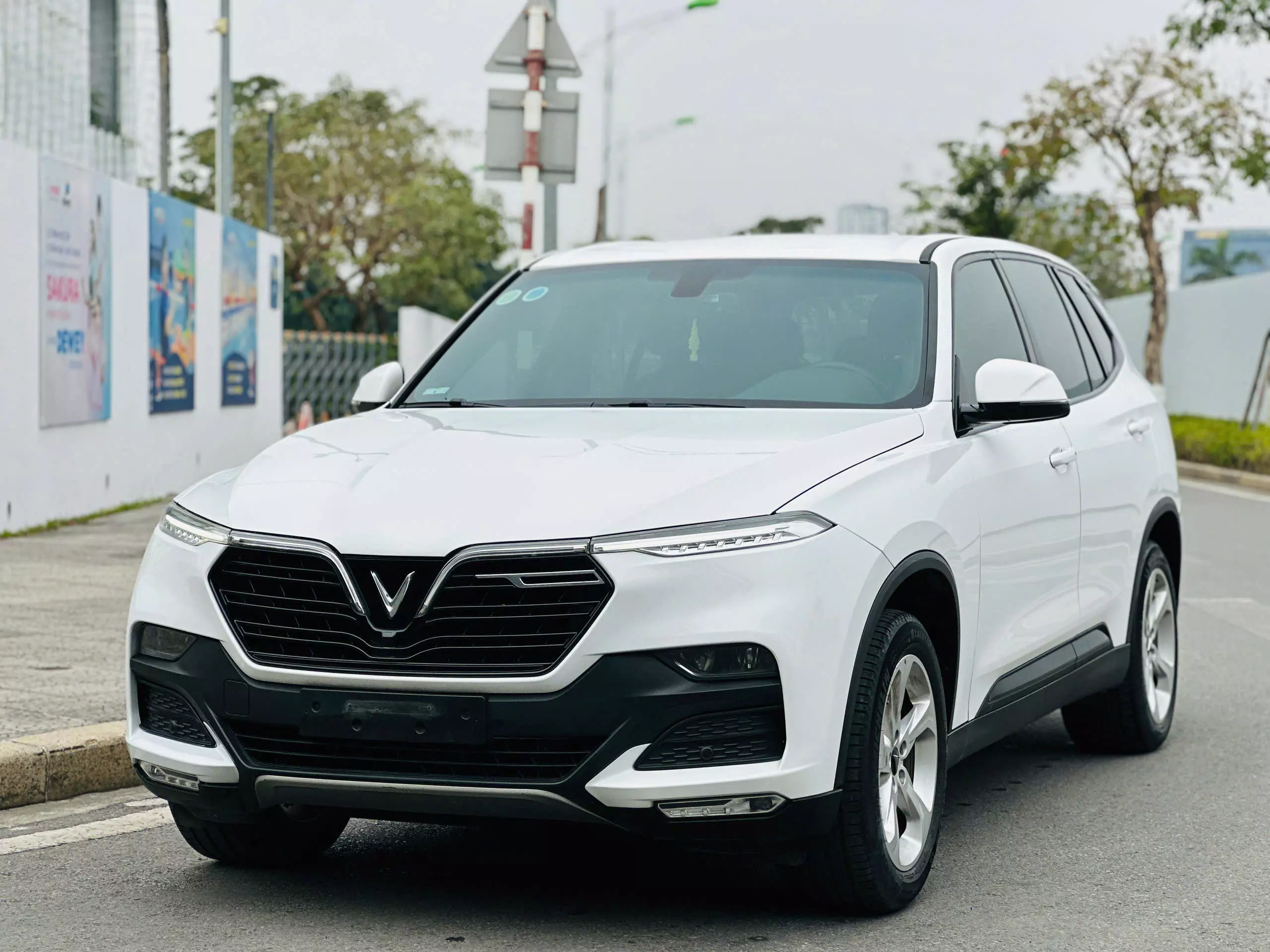 Vinfast Lux SA Premium 2022 Trắng-2