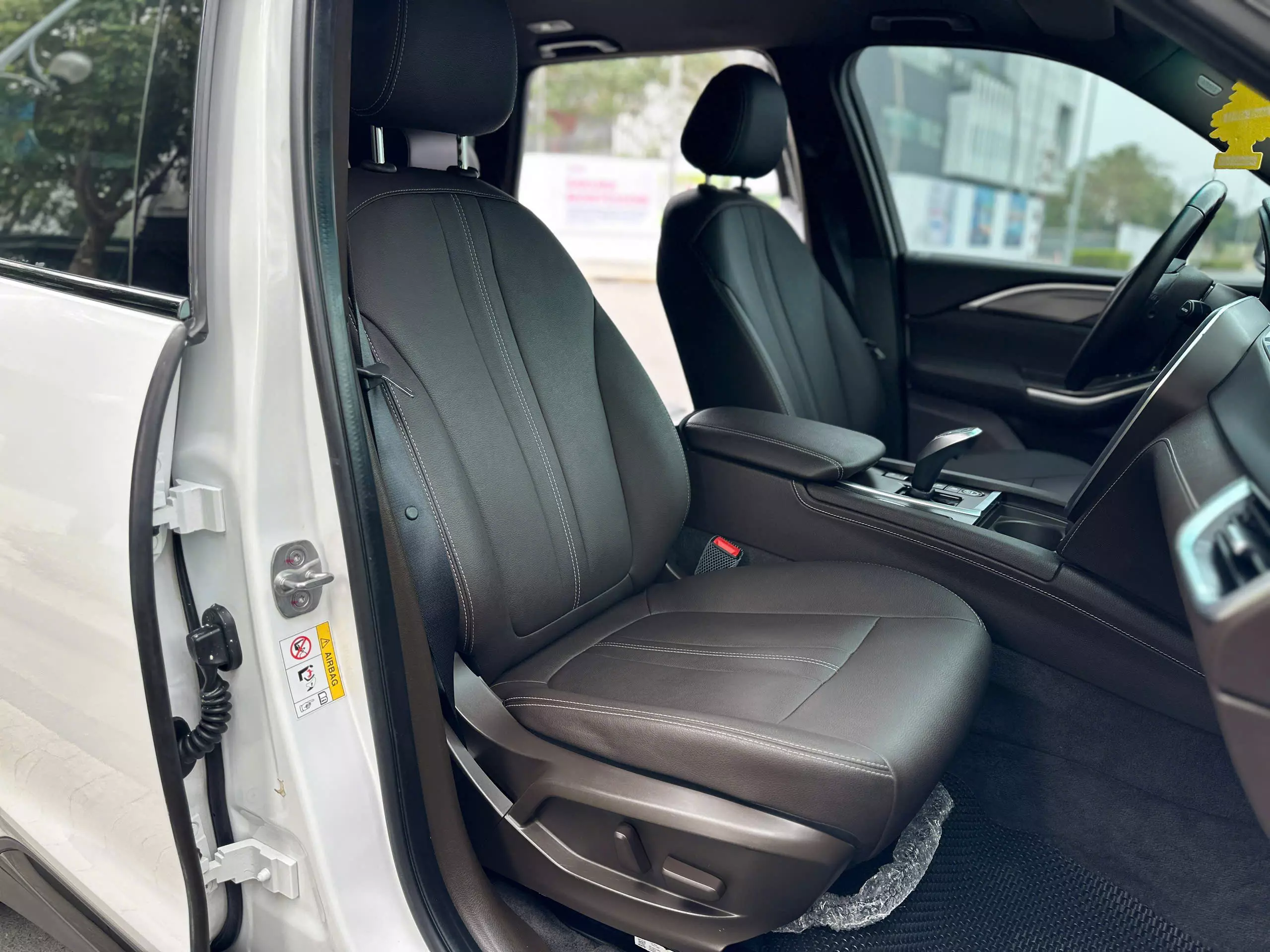 Vinfast Lux SA Premium 2022 Trắng-6