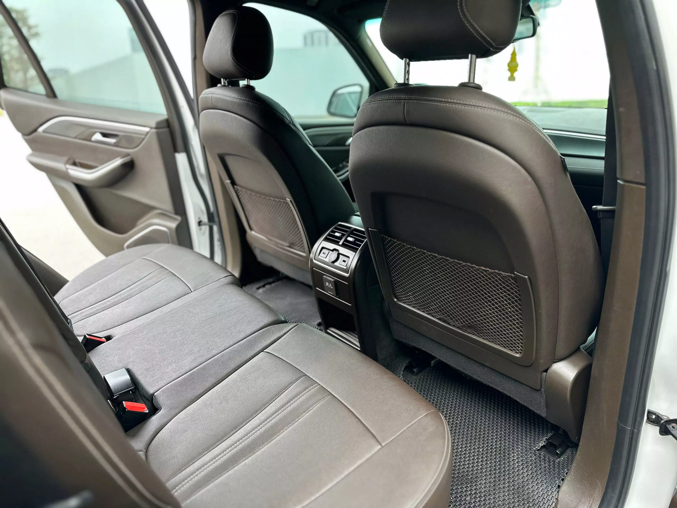 Vinfast Lux SA Premium 2022 Trắng-7