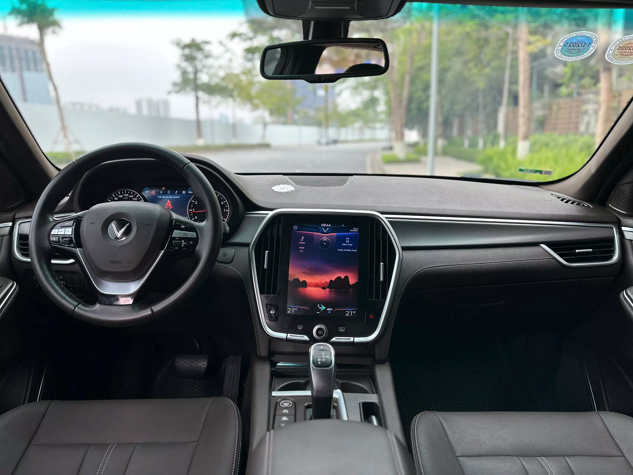 Vinfast Lux SA Premium 2022 Trắng-10