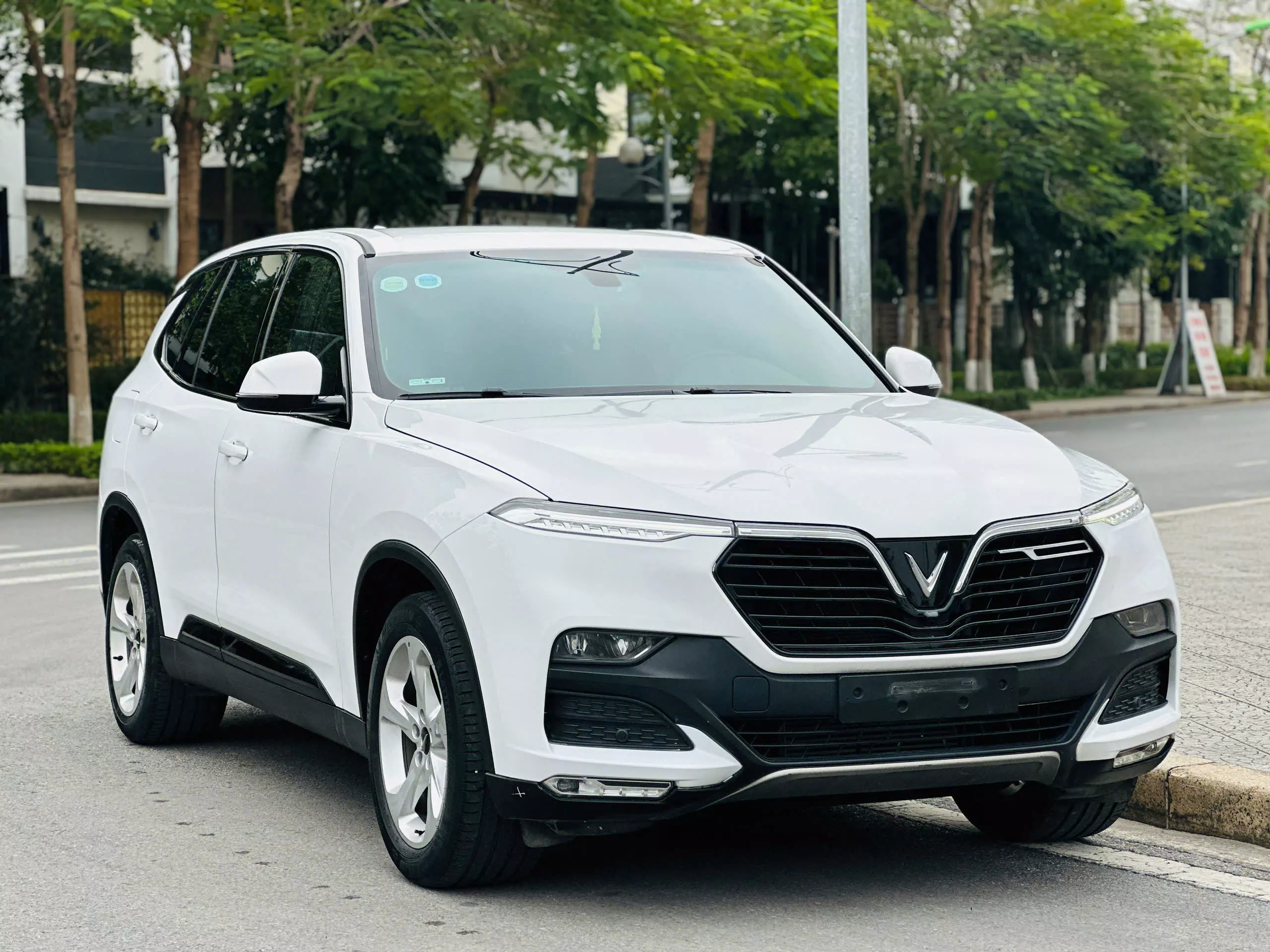 Vinfast Lux SA Premium 2022 Trắng-11