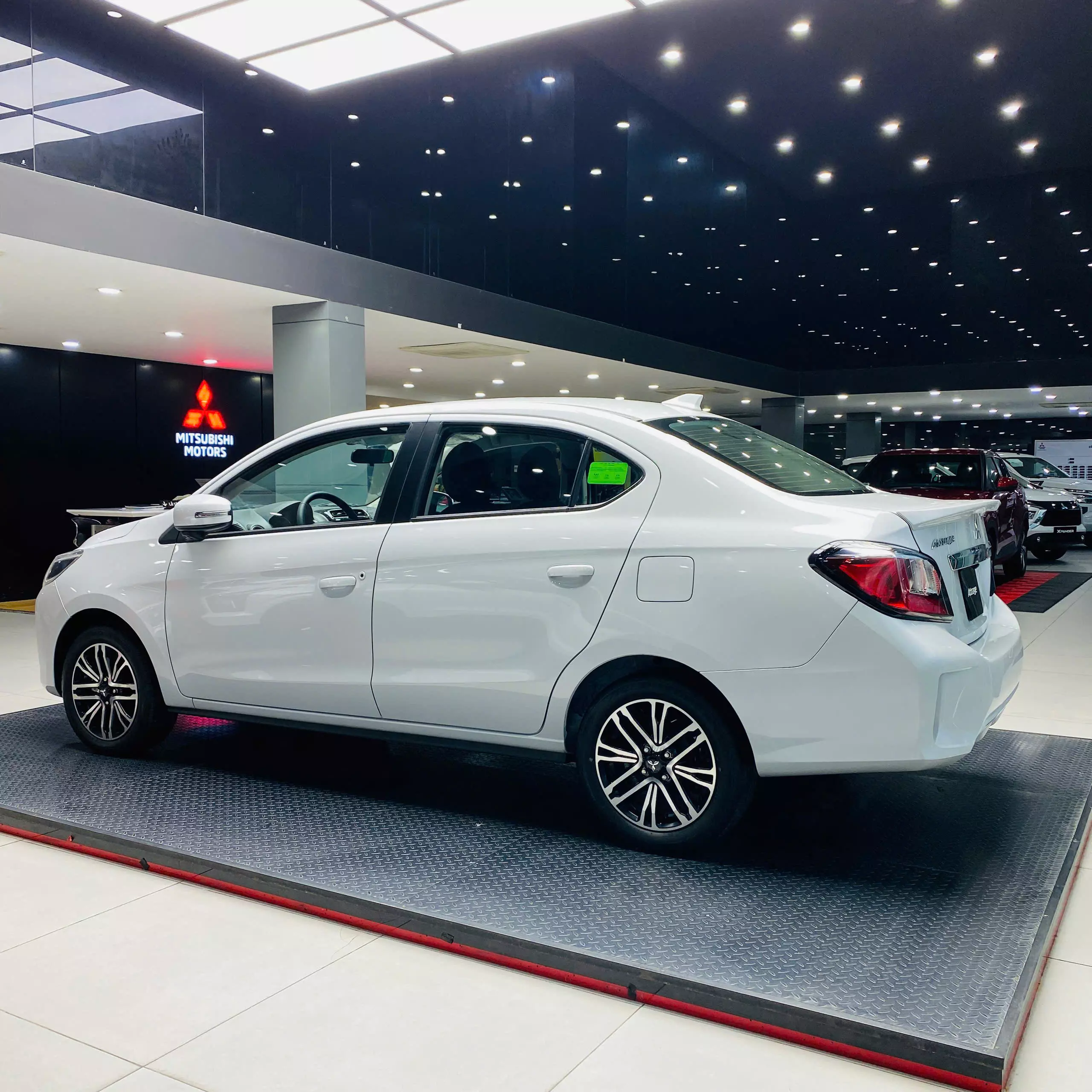 MITSUBISHI ATTRAGE GIÁ 419 TRIỆU-3