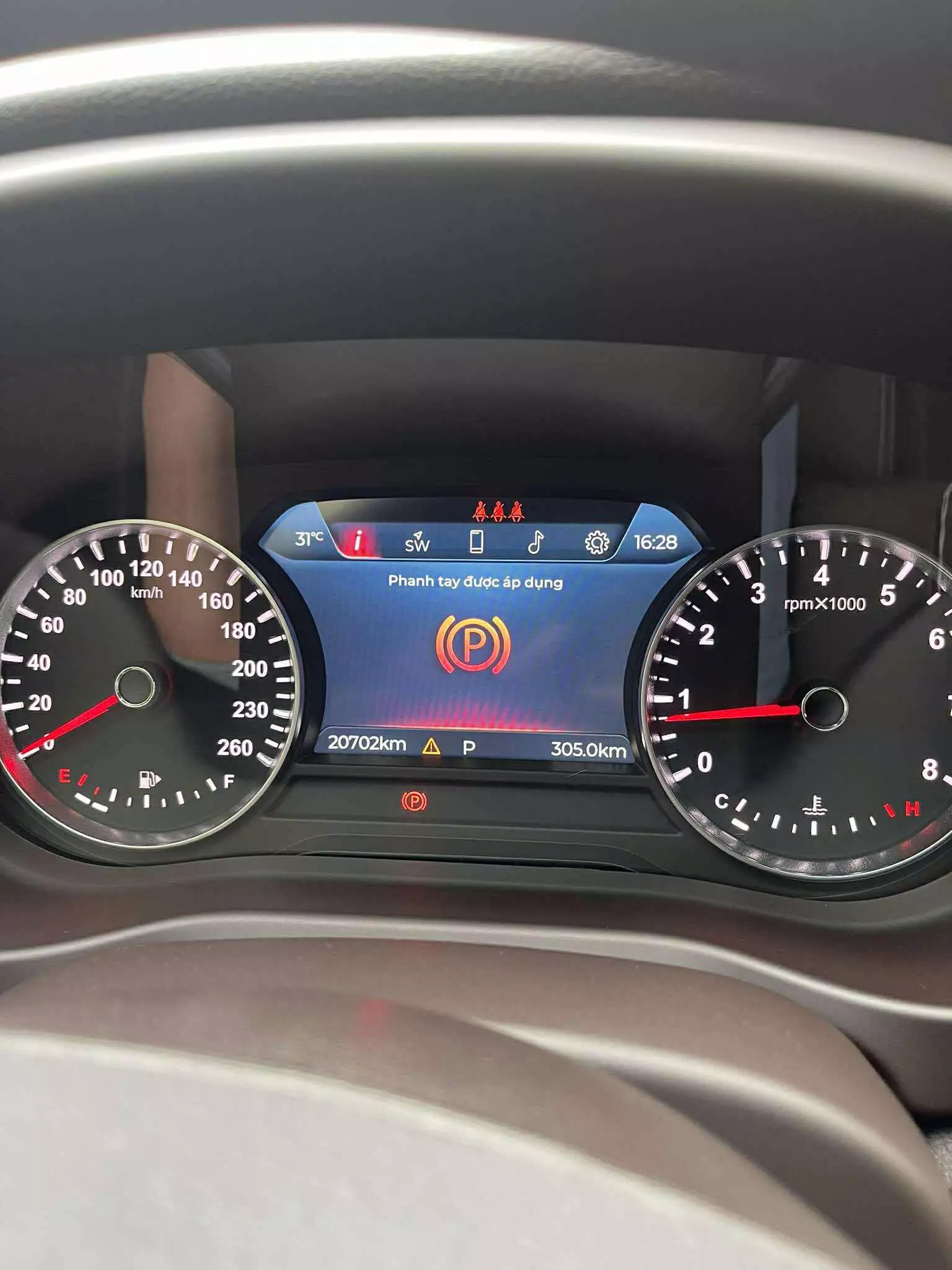 VinFast Lux A2.0 Plus-4