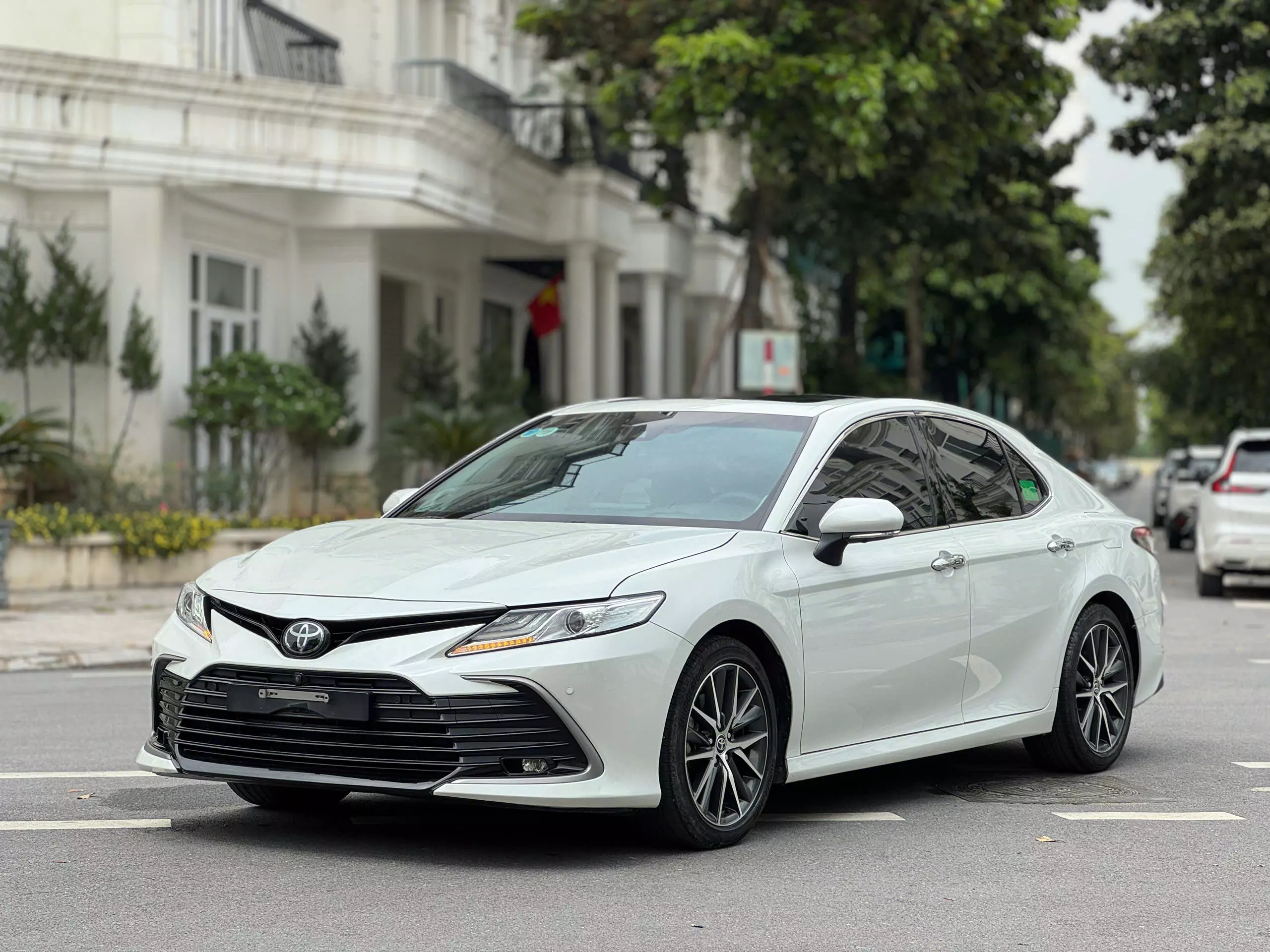 Đẹp xuất sắc Camry 2.5Q/SX 2022, đăng ký 2023, 1 chủ sd, xuất hóa đơn 500 triệu.-0