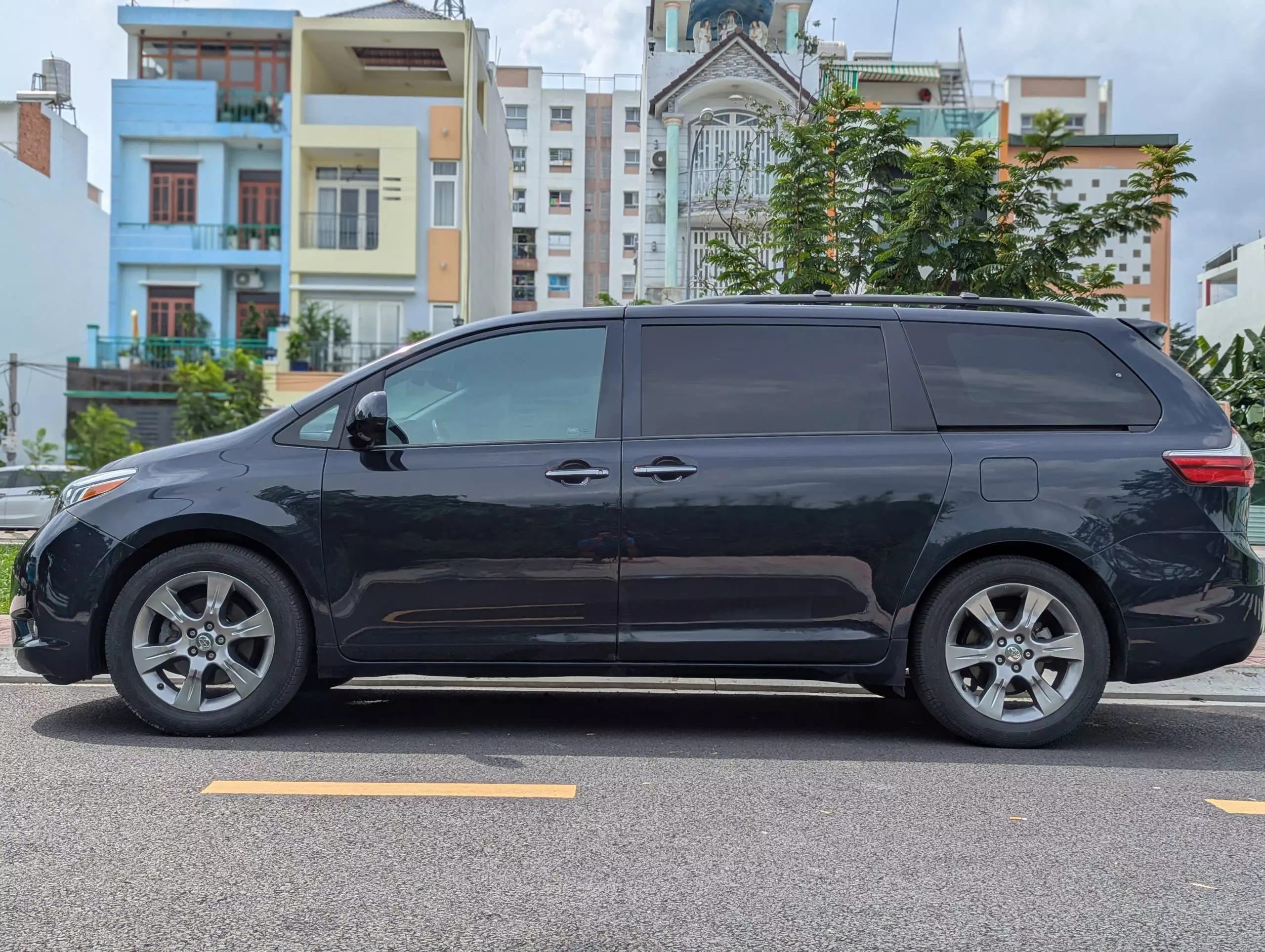 Chính chủ bán xe Toyota Sienna 2011 bản LIMITED-1