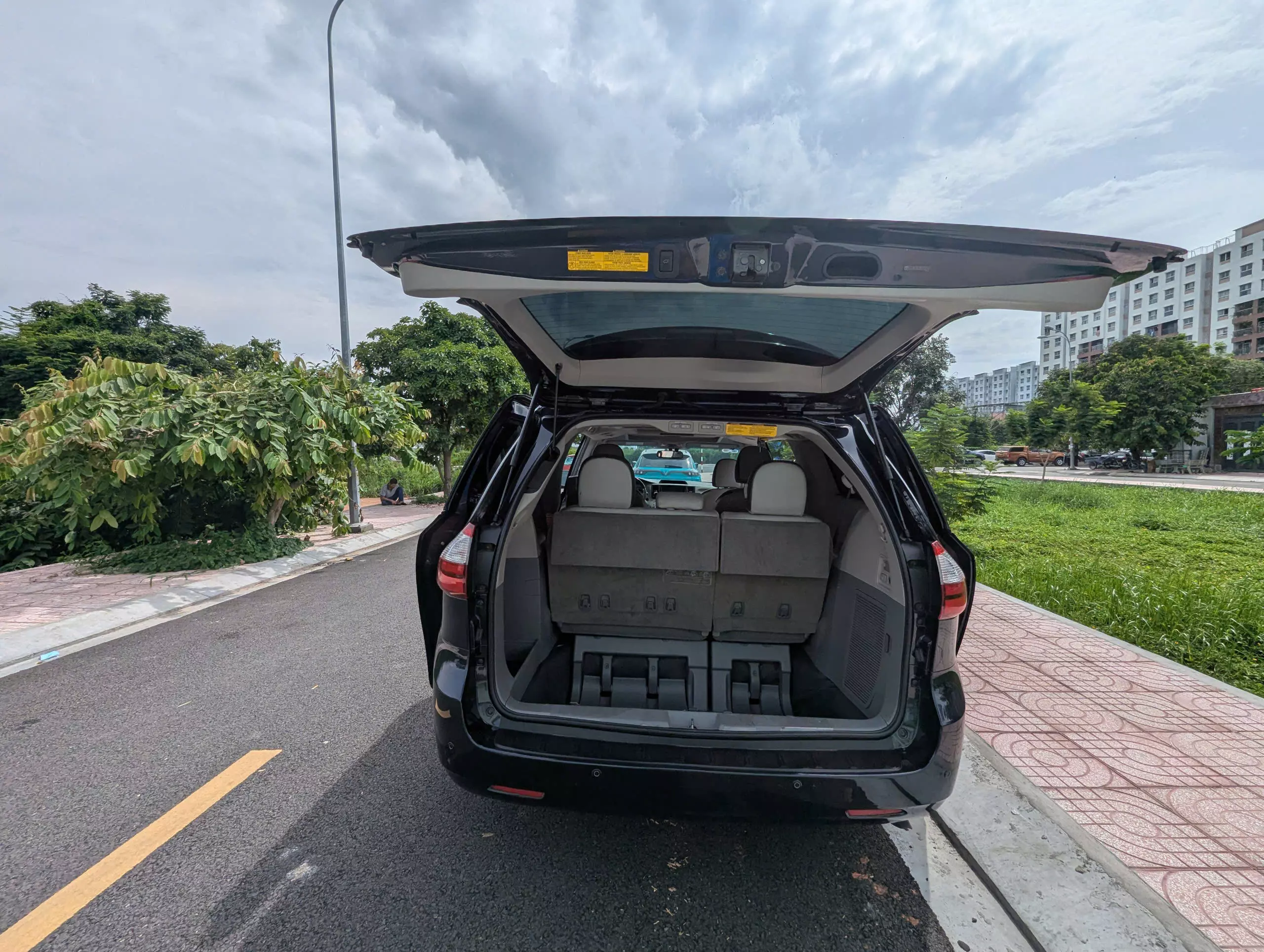 Chính chủ bán xe Toyota Sienna 2011 bản LIMITED-2