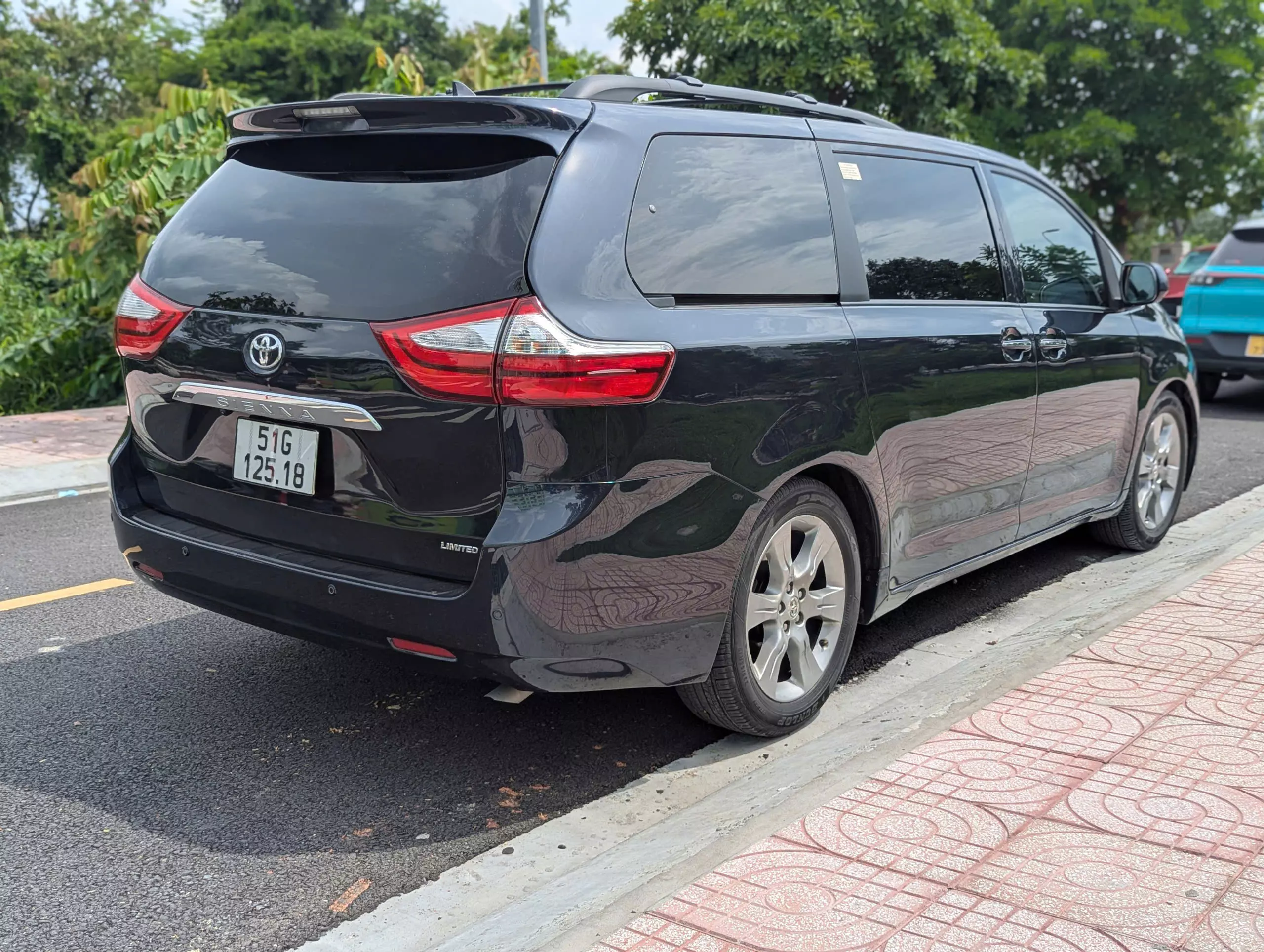 Chính chủ bán xe Toyota Sienna 2011 bản LIMITED-3