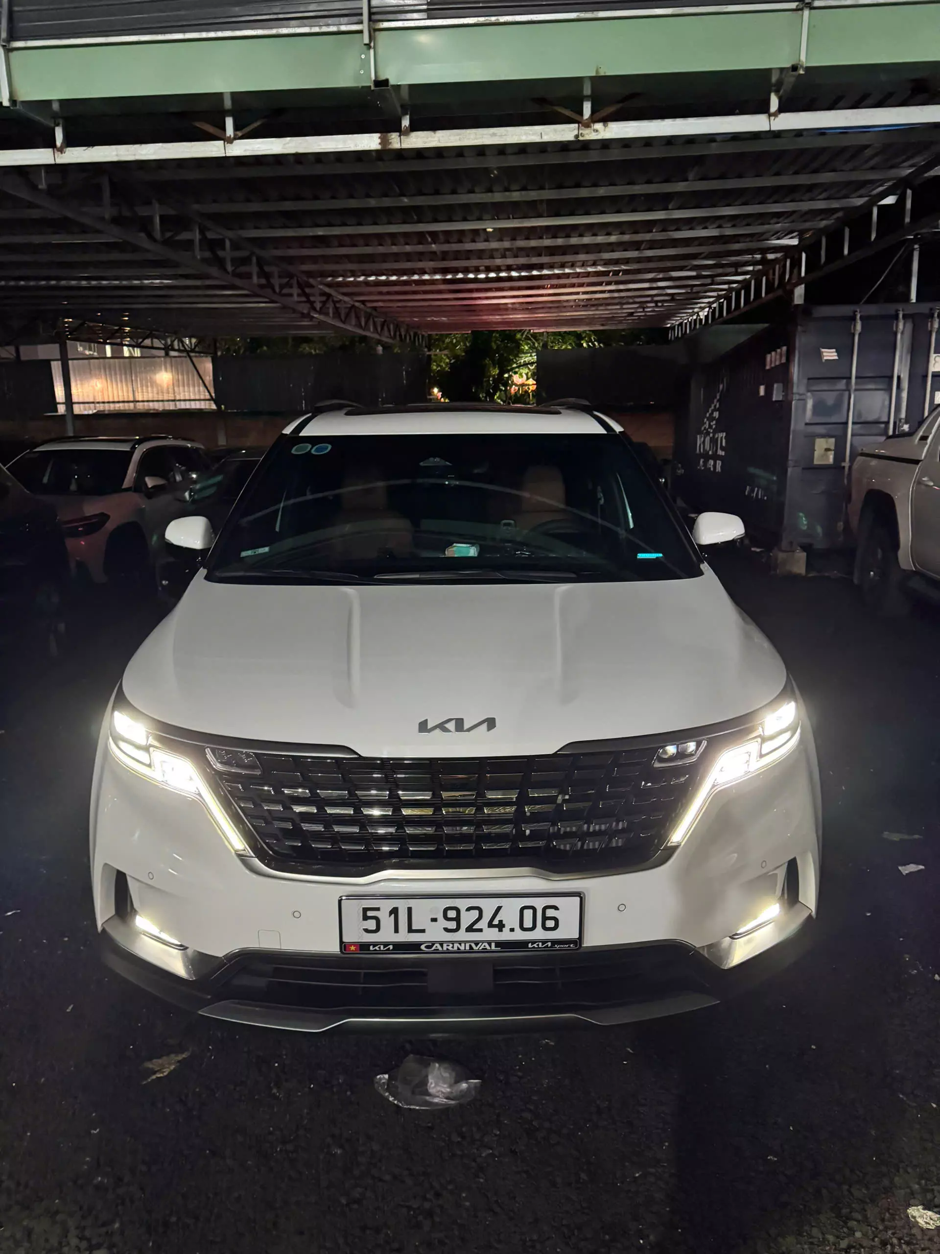 Chính chủ bán xe Carnival đời 2022 , đăng ký 2023-0