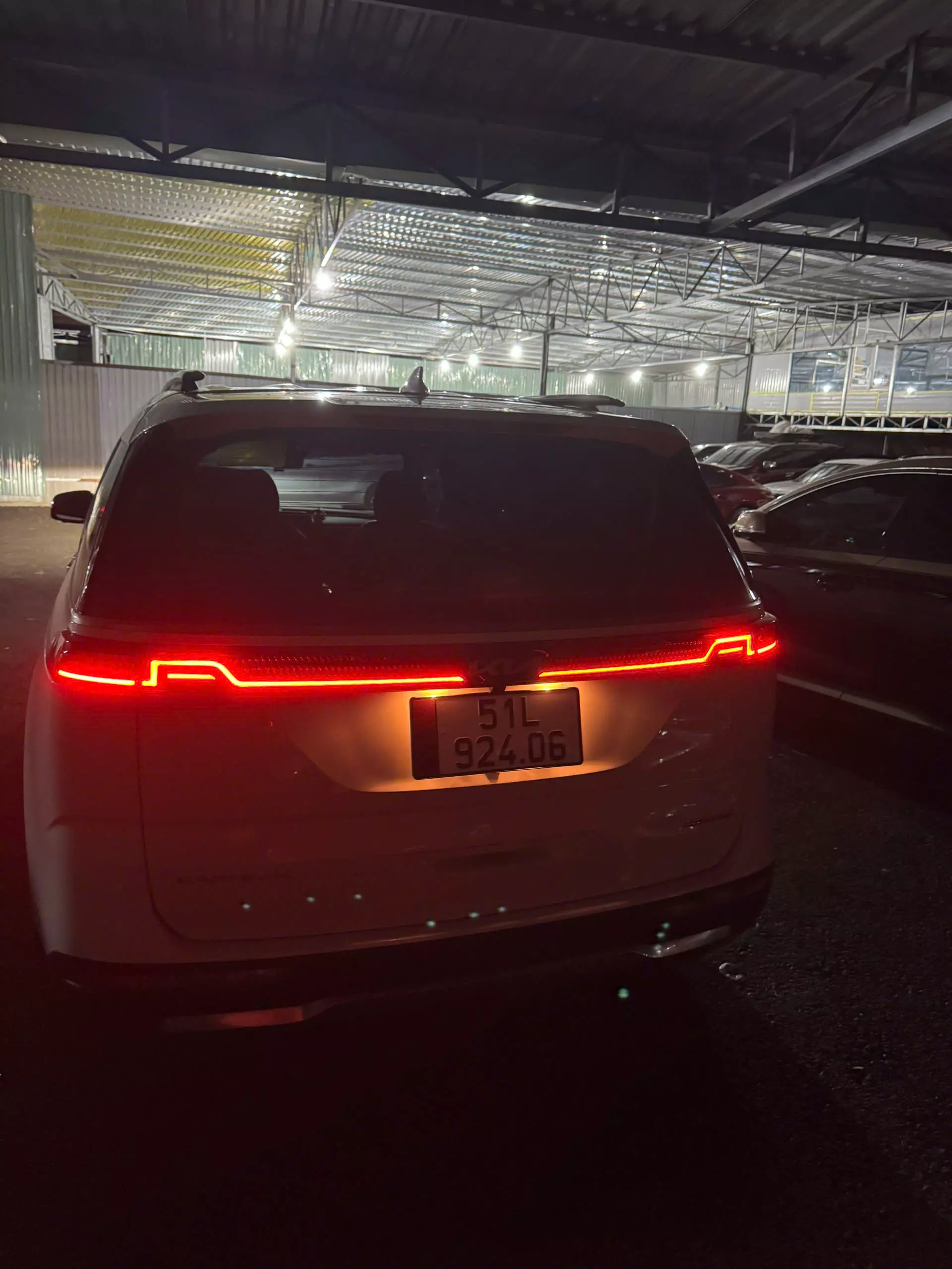 Chính chủ bán xe Carnival đời 2022 , đăng ký 2023-3