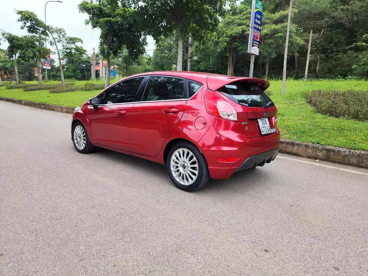 E mới về Siêu phẩm đẹp xuất sắc Ford Fiesta sx2014-4
