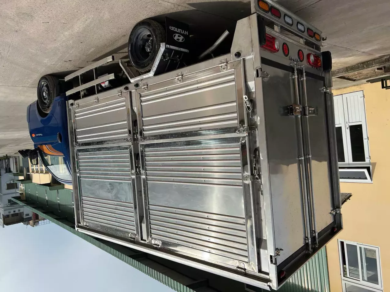 Cần bán Hyundai Porter Cánh dơi màu xanh lam-1