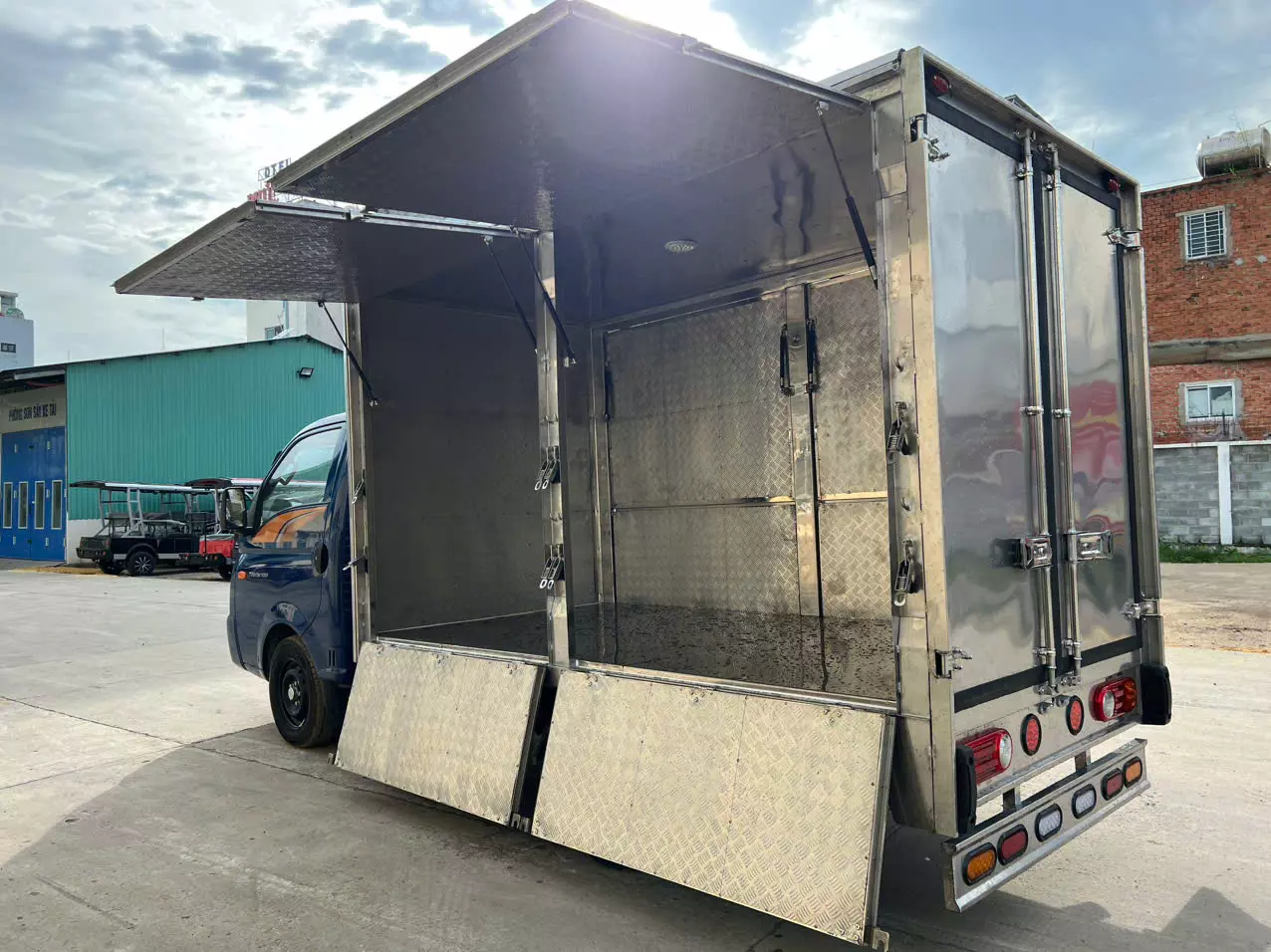 Cần bán Hyundai Porter Cánh dơi màu xanh lam-3