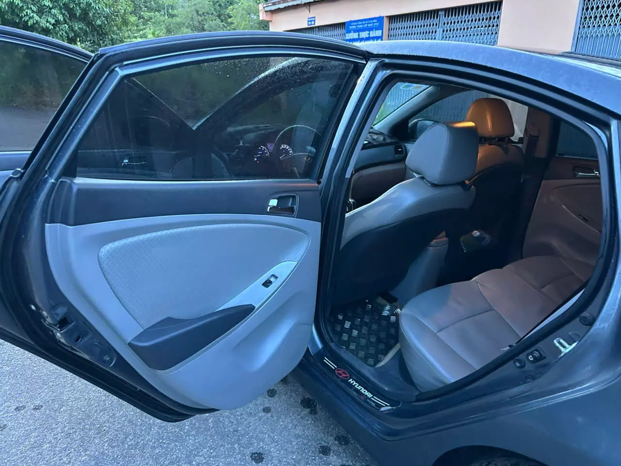 Cần bán Hyundai Accent 1.4 AT đời 2011 – Nhập khẩu Hàn Quốc-4