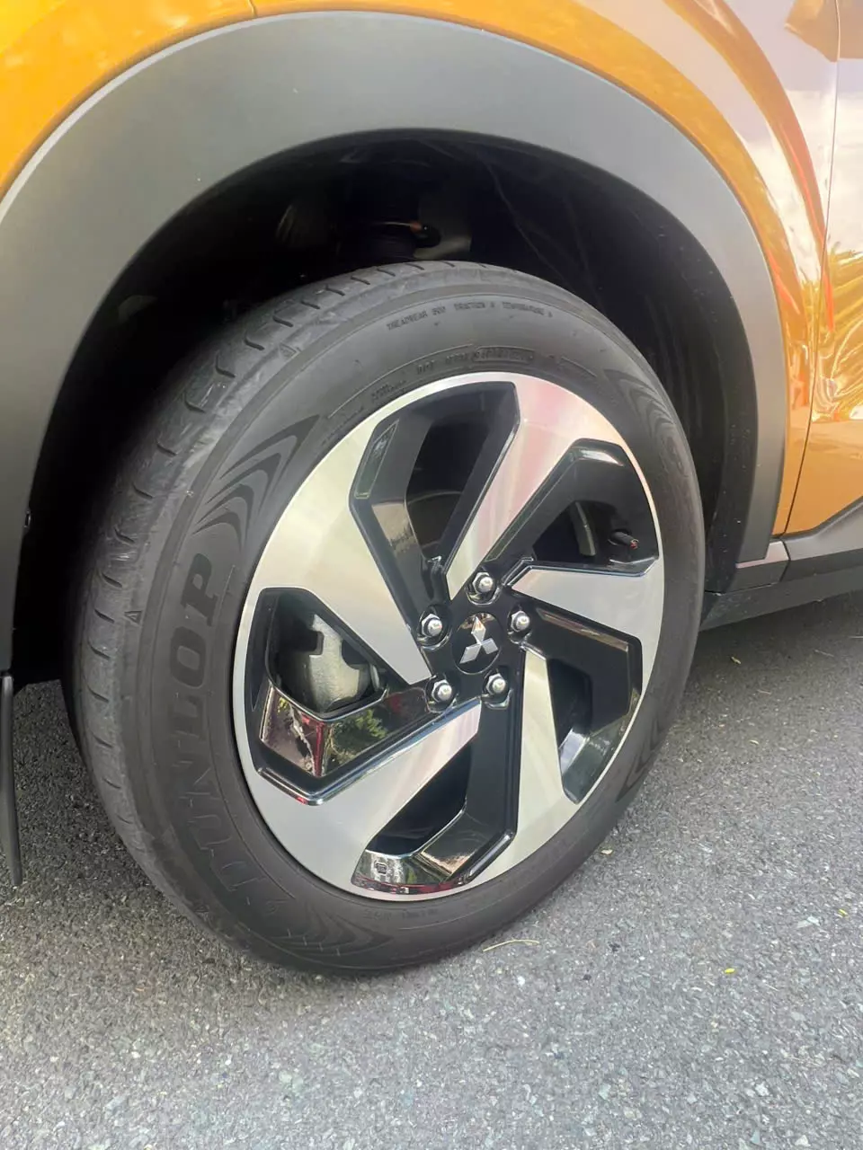 CẦN BÁN XE MITSUBISHI XFORCE -0