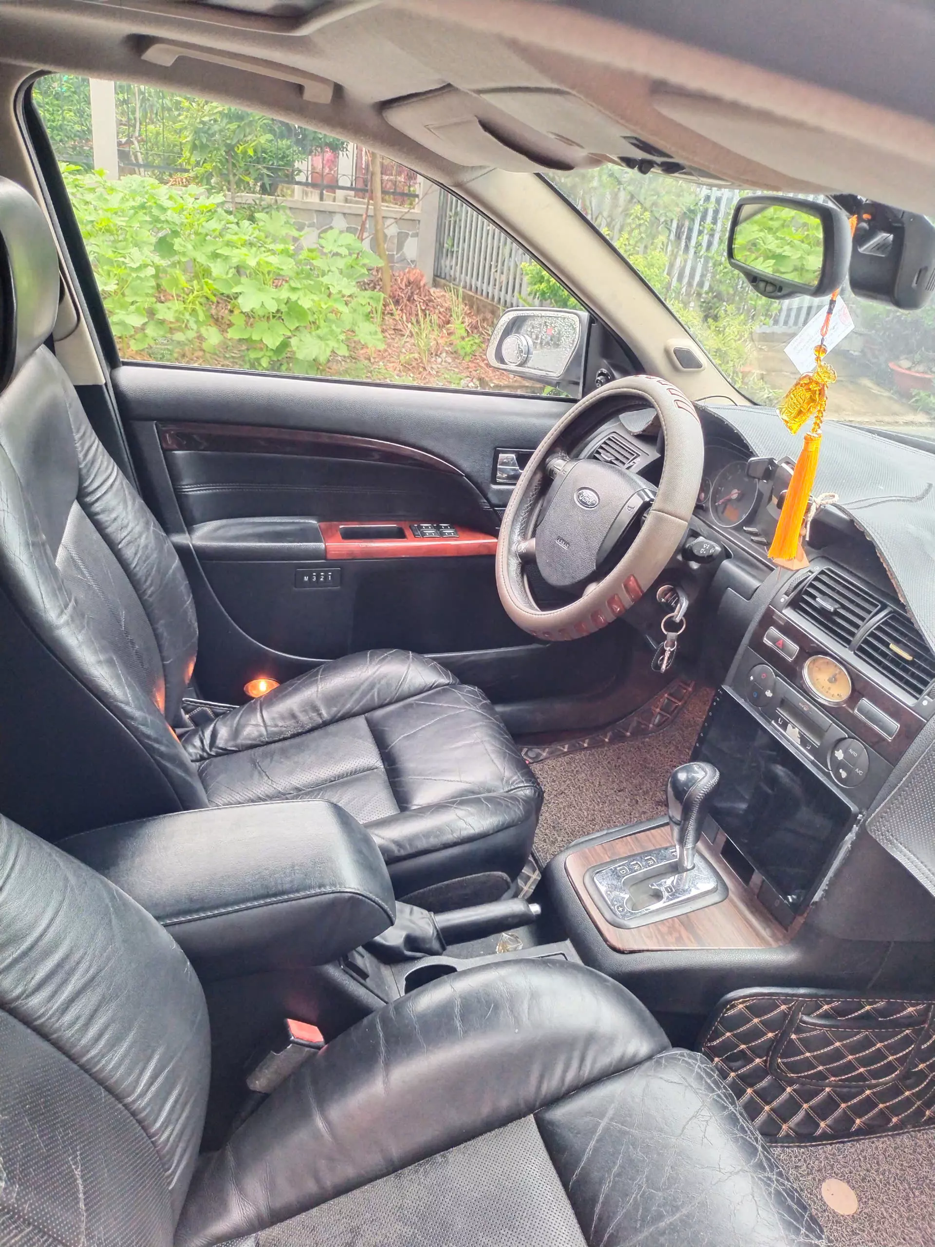 Xe Ford Mondeo, phiên bản 2.5 AT, sản xuất năm 2004-2