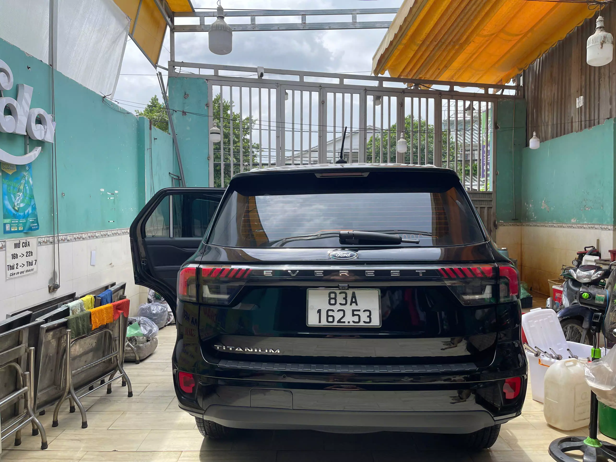 Ford Everest 2024 Titanium 2.0 AT 4x2 - 8267 km- 1 tỷ 220 triệu-6