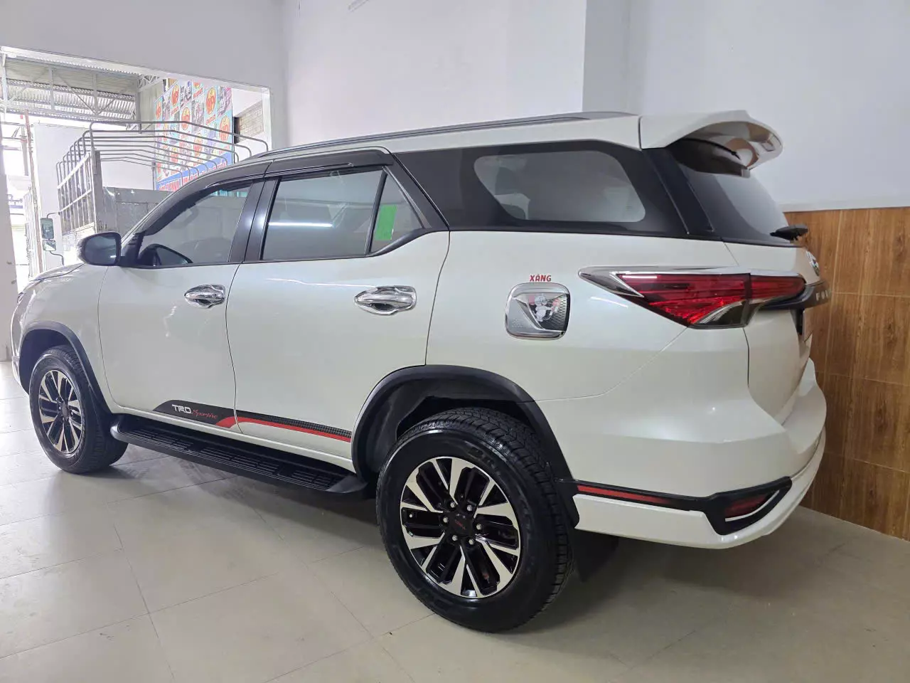  Cần bán Fortuner TRD máy xăng số tự động-4