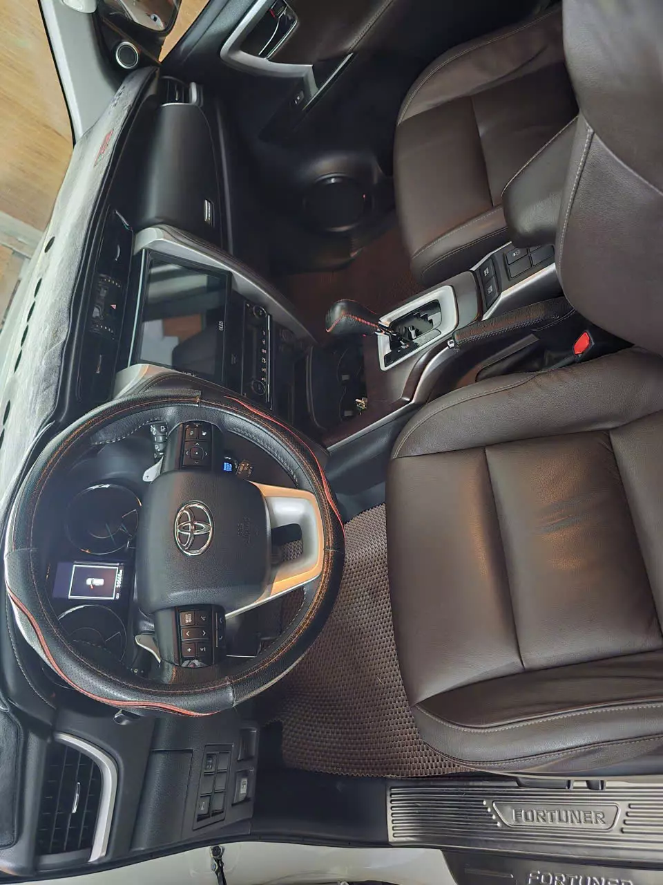  Cần bán Fortuner TRD máy xăng số tự động-1