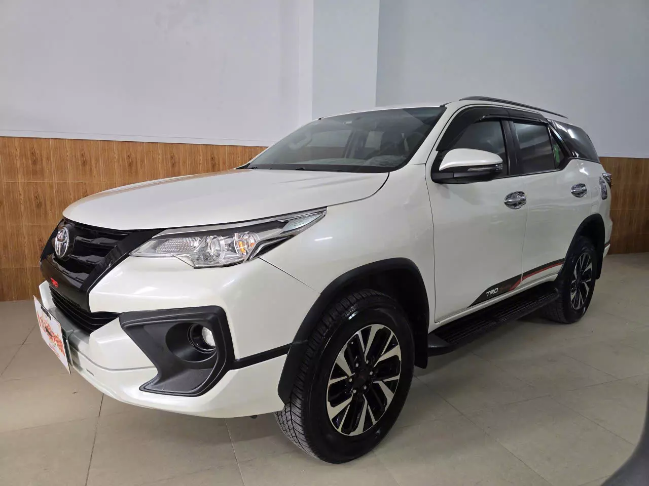  Cần bán Fortuner TRD máy xăng số tự động-2