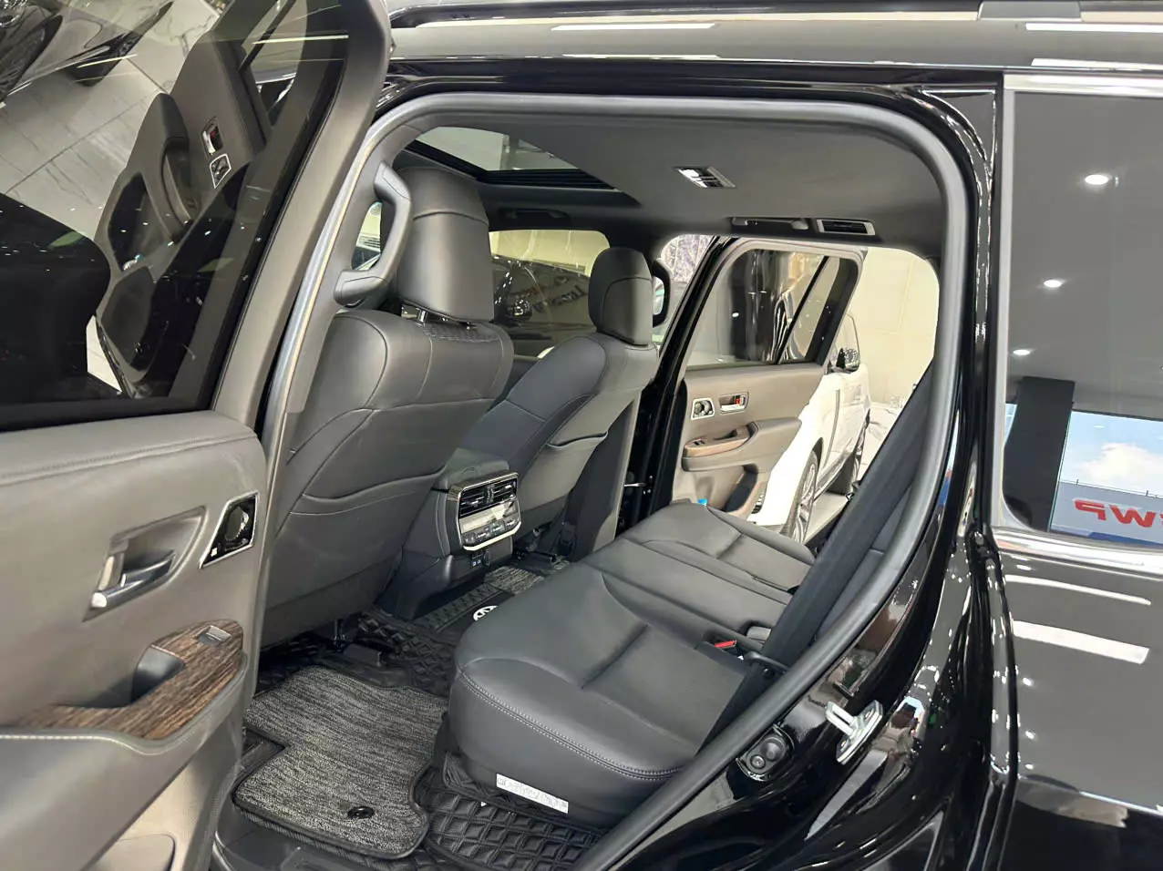 TOYOTA LANDCRUISER LC300 2024 Tên Cty chạy 7 nghìn -3