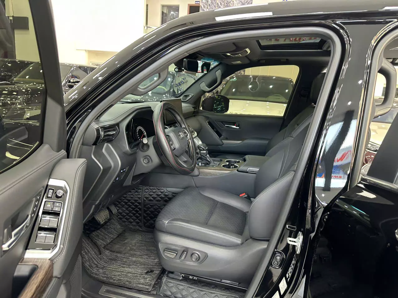 TOYOTA LANDCRUISER LC300 2024 Tên Cty chạy 7 nghìn -2