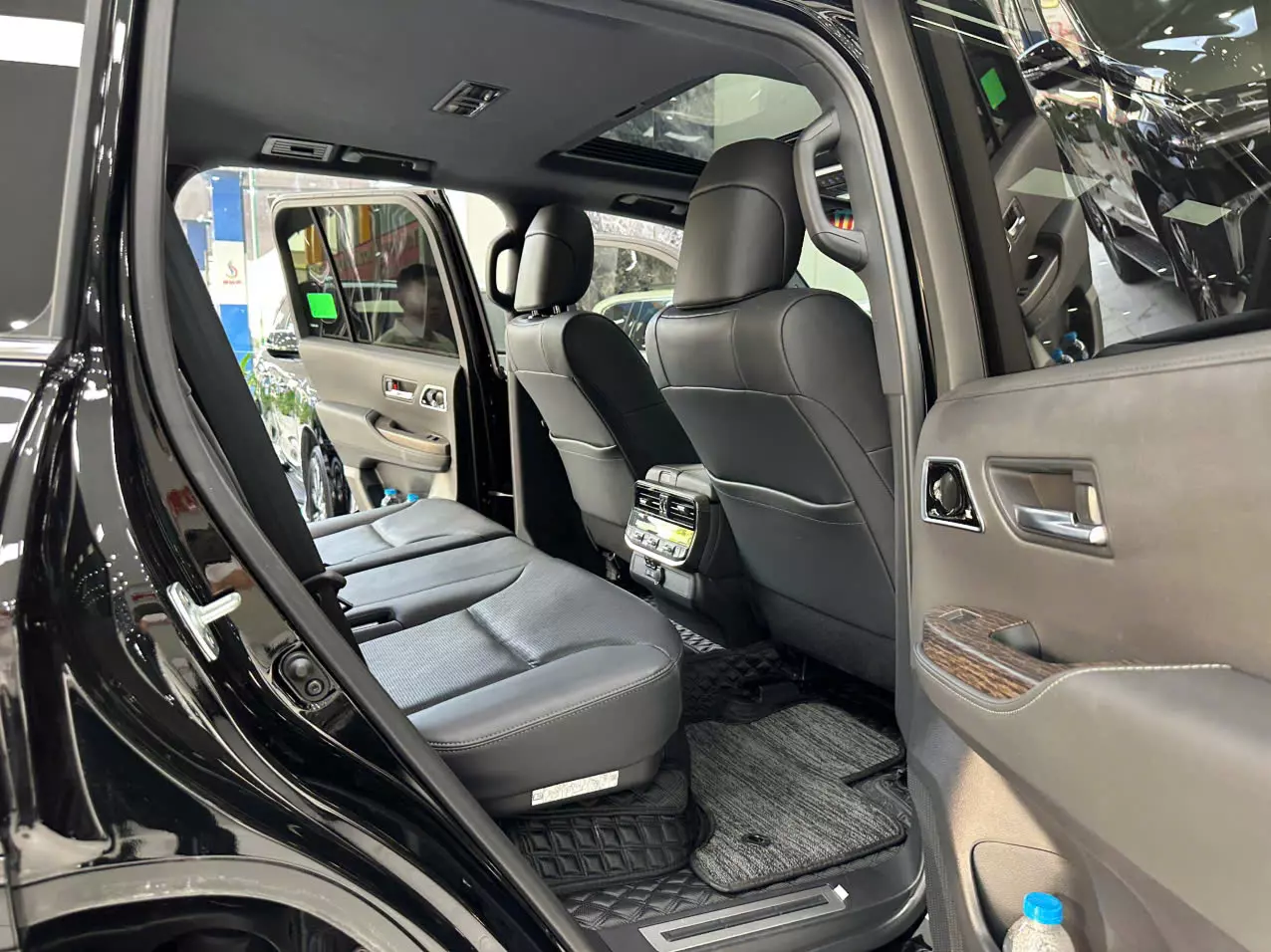 TOYOTA LANDCRUISER LC300 2024 Tên Cty chạy 7 nghìn -5