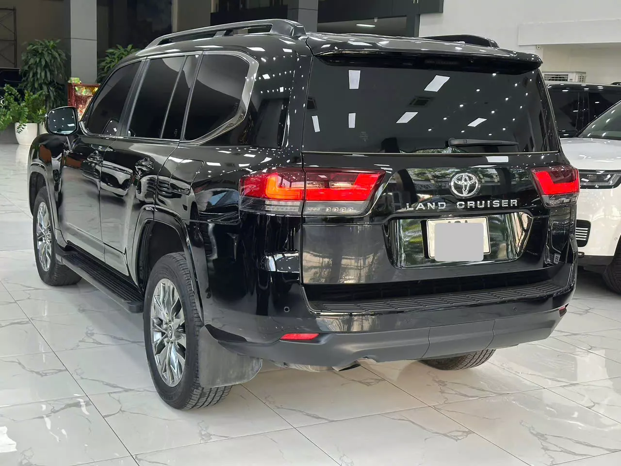 TOYOTA LANDCRUISER LC300 2024 Tên Cty chạy 7 nghìn -7