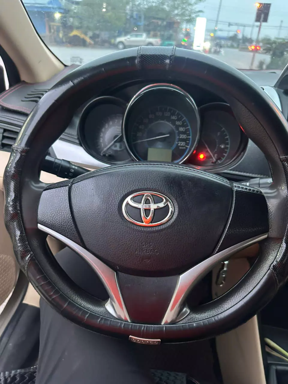 Chính chủ bán xe Toyota vios 2016 màu cát vàng số sàn-1