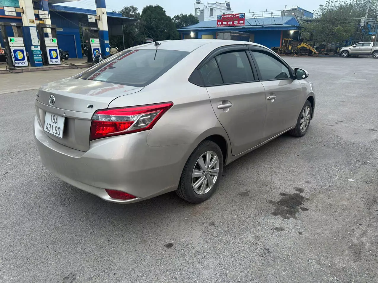 Chính chủ bán xe Toyota vios 2016 màu cát vàng số sàn-2