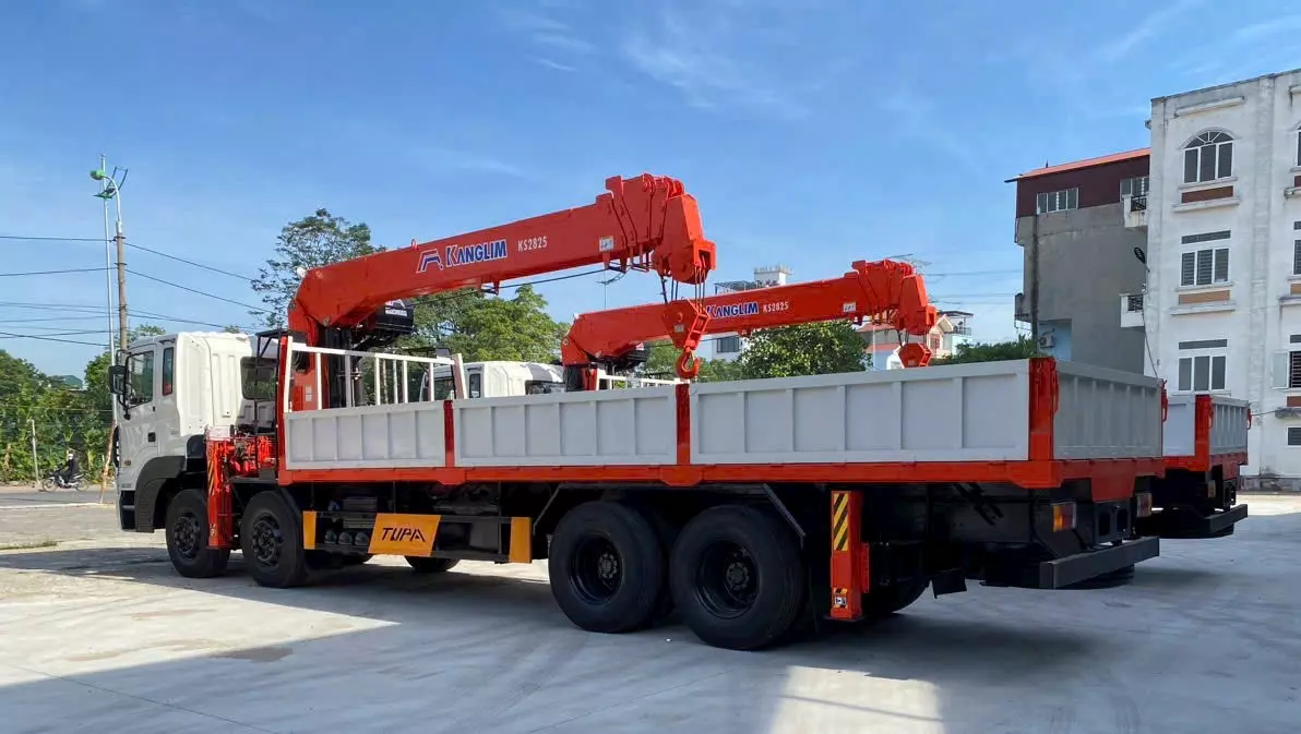 Hyundai HD320 Cẩu 12 tấn 2025, màu trắng, nhập khẩu chính hãng-1