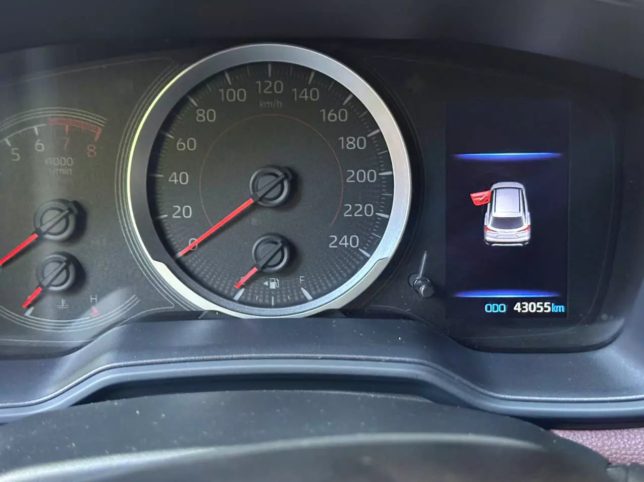 Gia đình cần bán chiếc xe corola cross, bản G, đăng kí 11/2022.-0