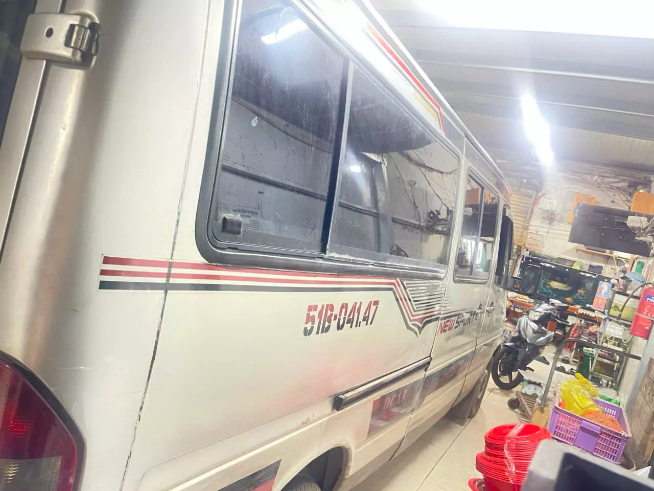 Xe Van Mercedes Benz Sprinter, sản xuất năm 2007.-4