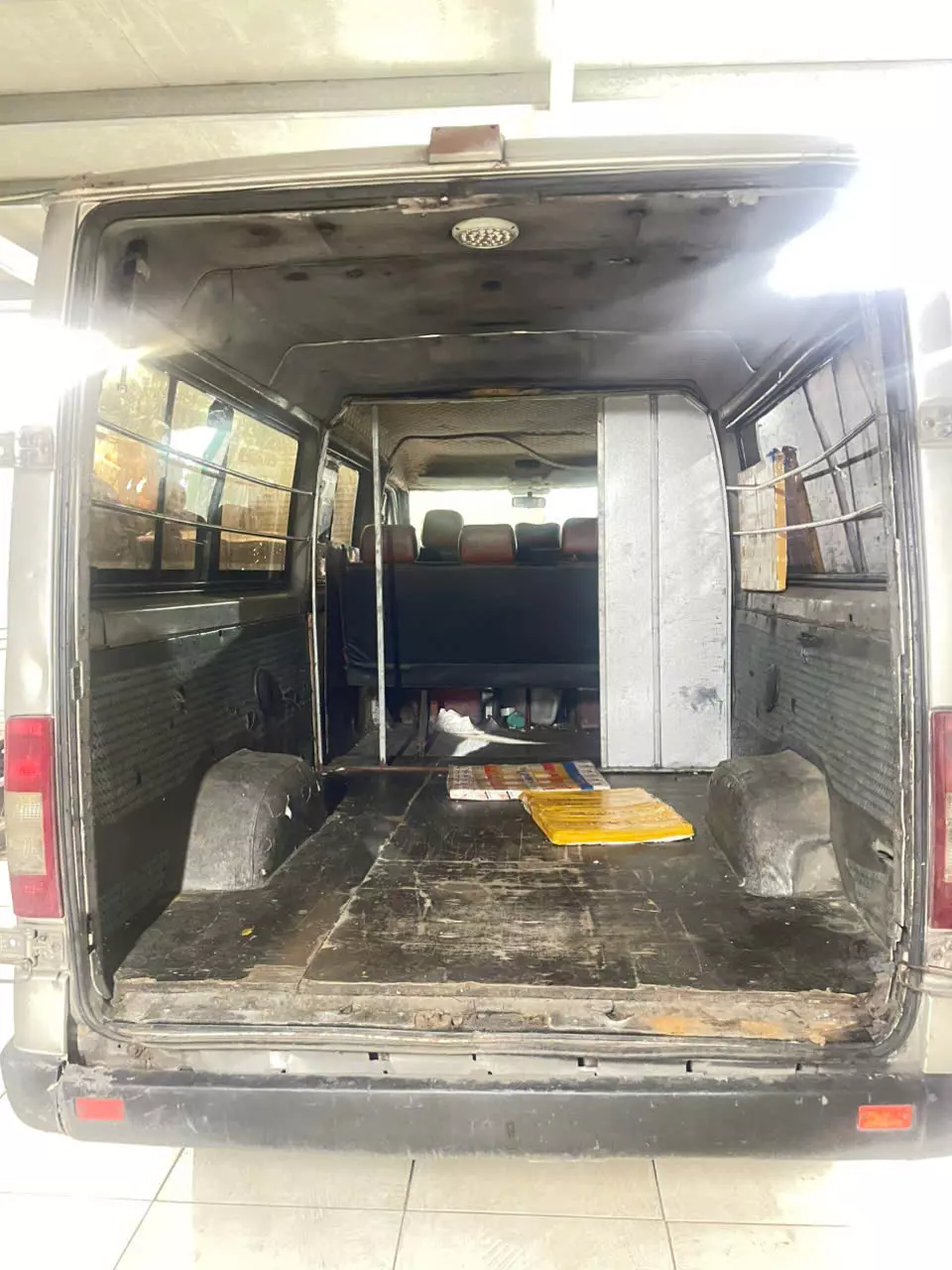 Xe Van Mercedes Benz Sprinter, sản xuất năm 2007.-5