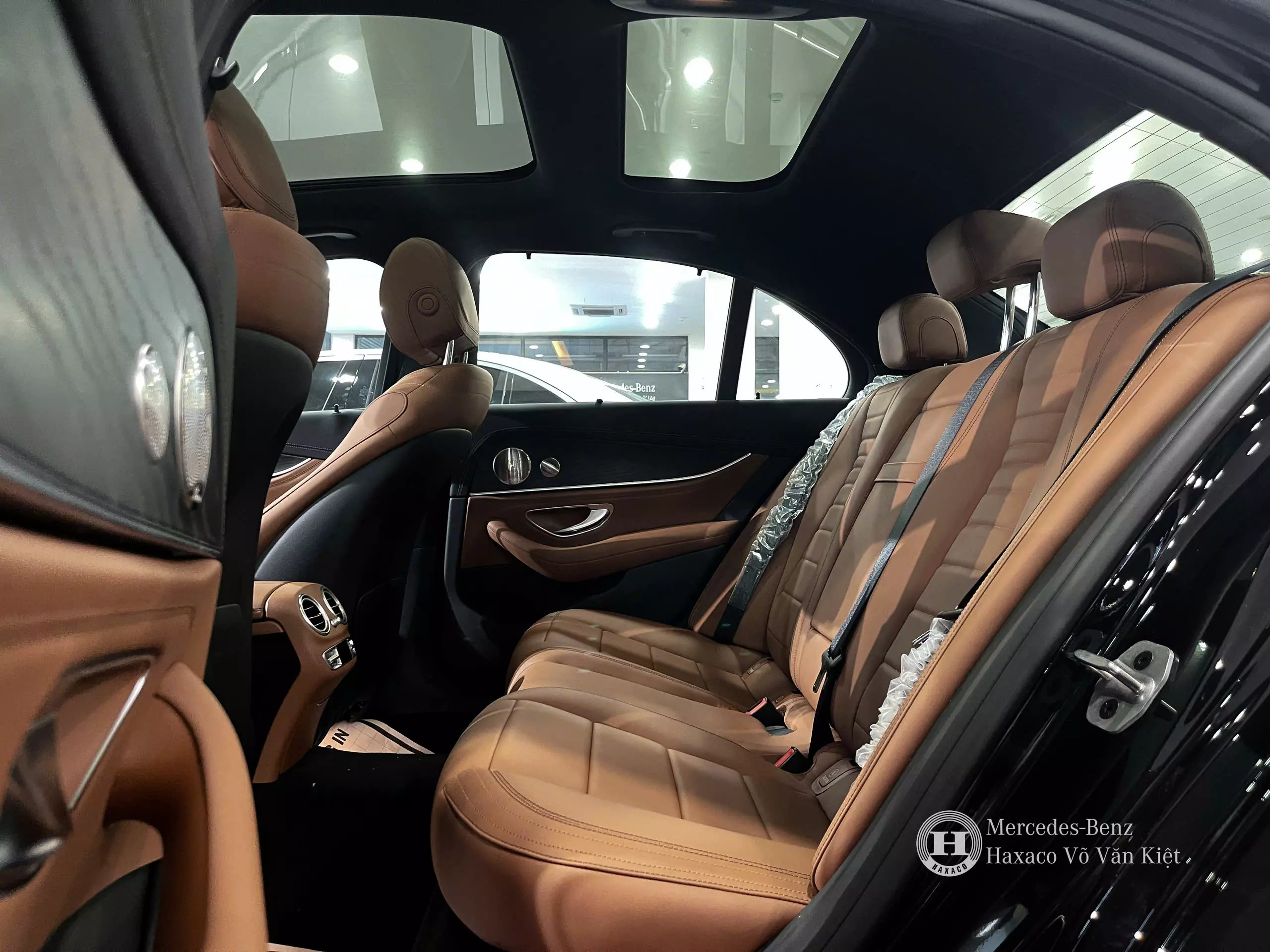 Mercedes-Benz E300 AMG - Sản xuất 2023, Lắp ráp mới, Xe Mới 100%-5