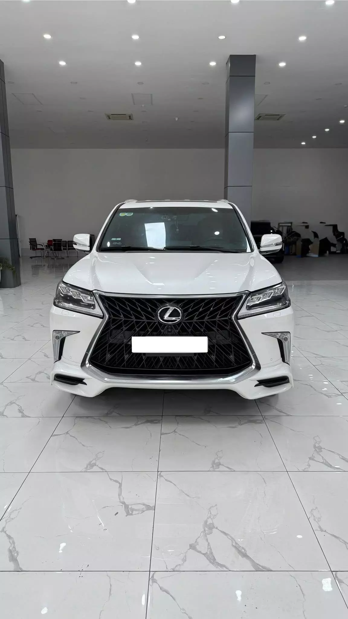 Bán Lexus LX570 sản xuất 2016, lăn bánh cực ít. Xe siêu mới.-0