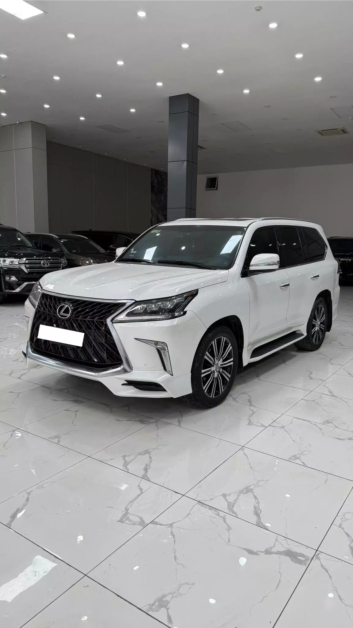 Bán Lexus LX570 sản xuất 2016, lăn bánh cực ít. Xe siêu mới.-1