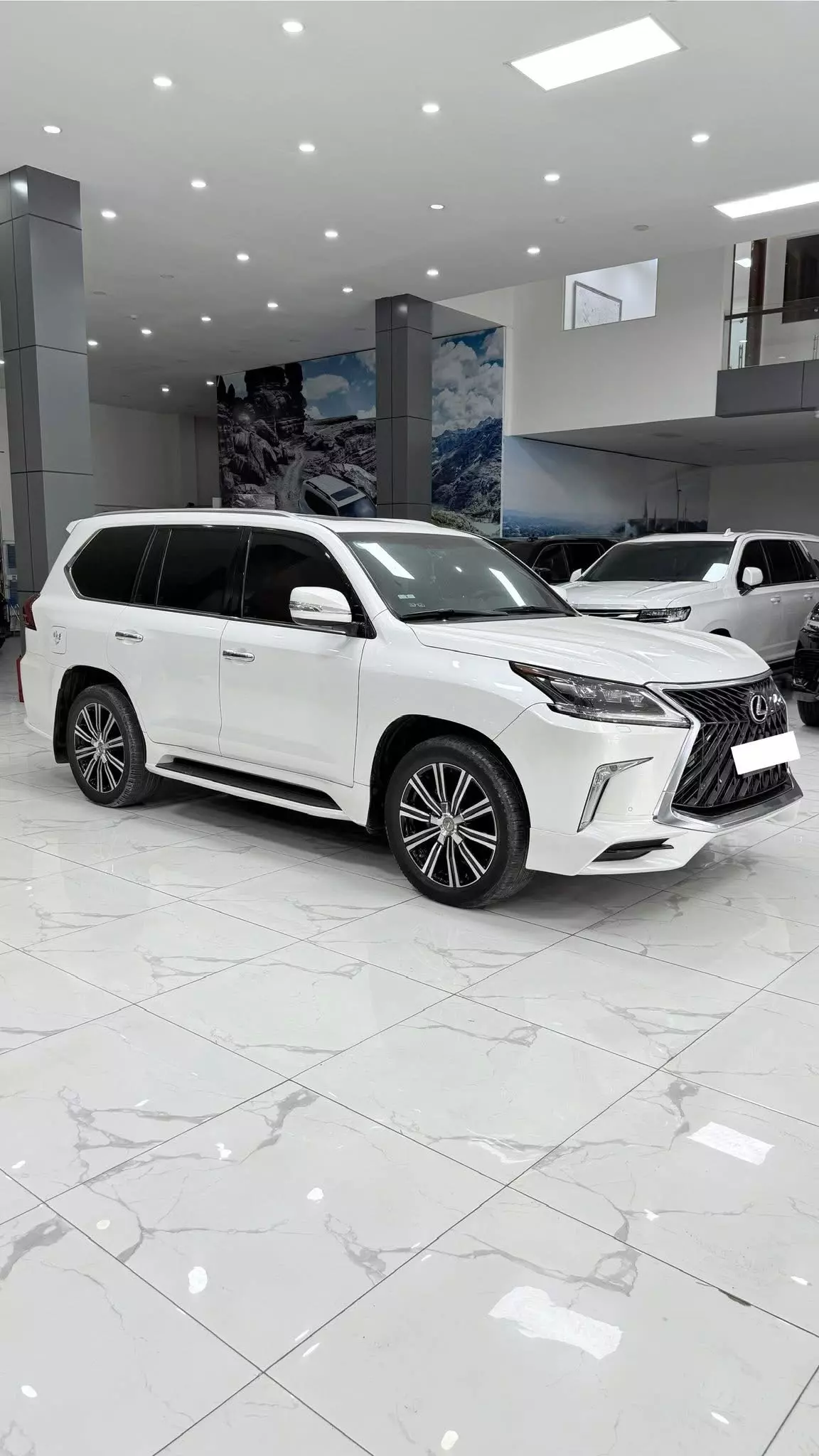 Bán Lexus LX570 sản xuất 2016, lăn bánh cực ít. Xe siêu mới.-2