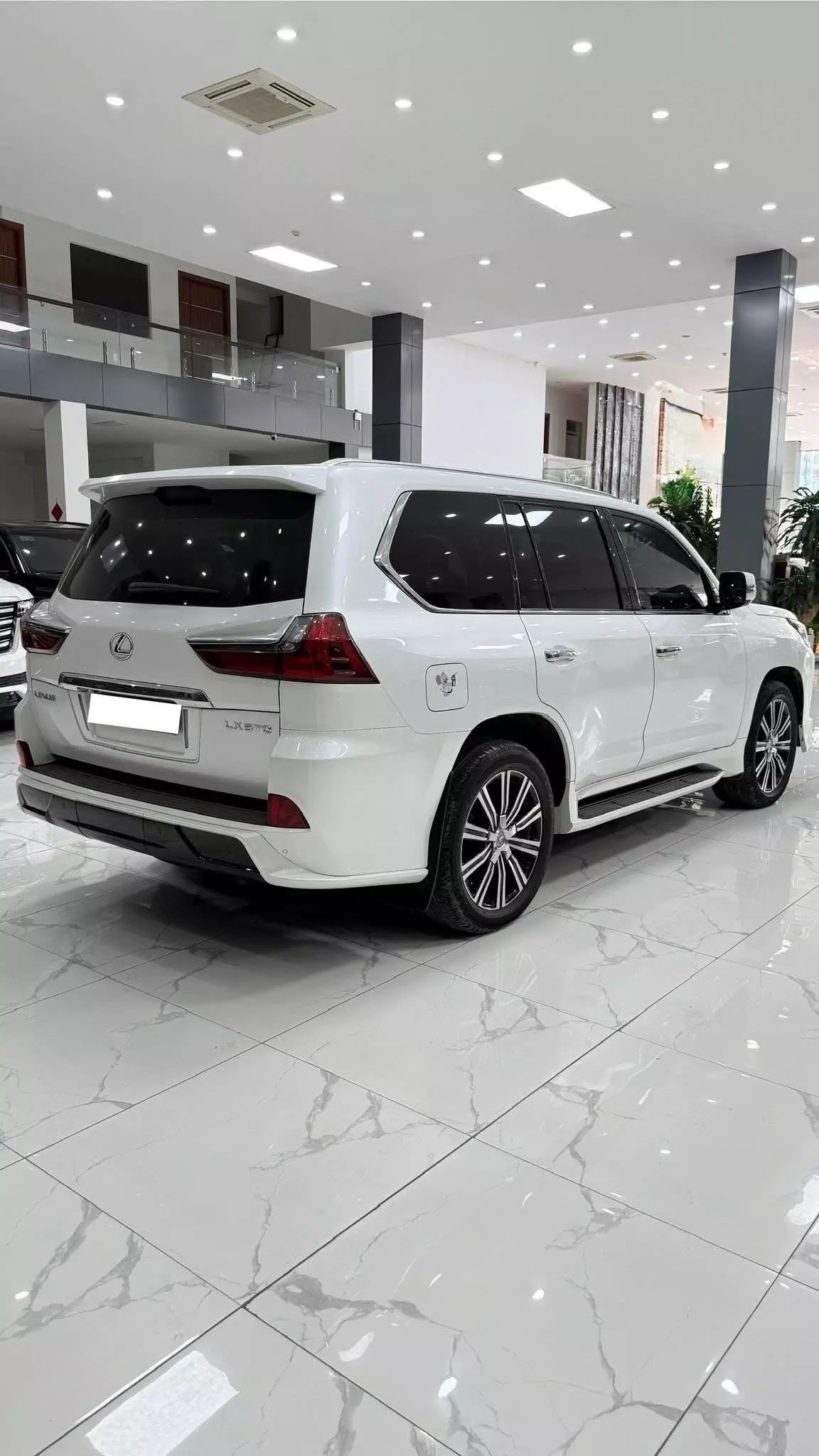 Bán Lexus LX570 sản xuất 2016, lăn bánh cực ít. Xe siêu mới.-3