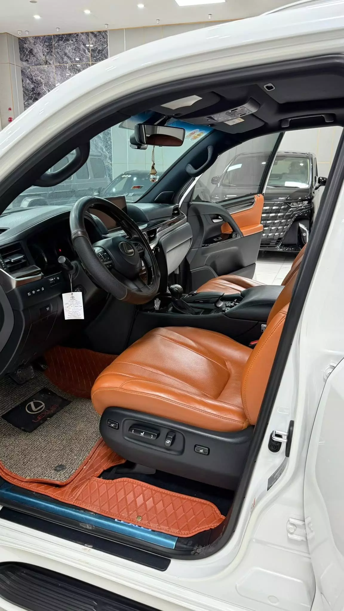 Bán Lexus LX570 sản xuất 2016, lăn bánh cực ít. Xe siêu mới.-6