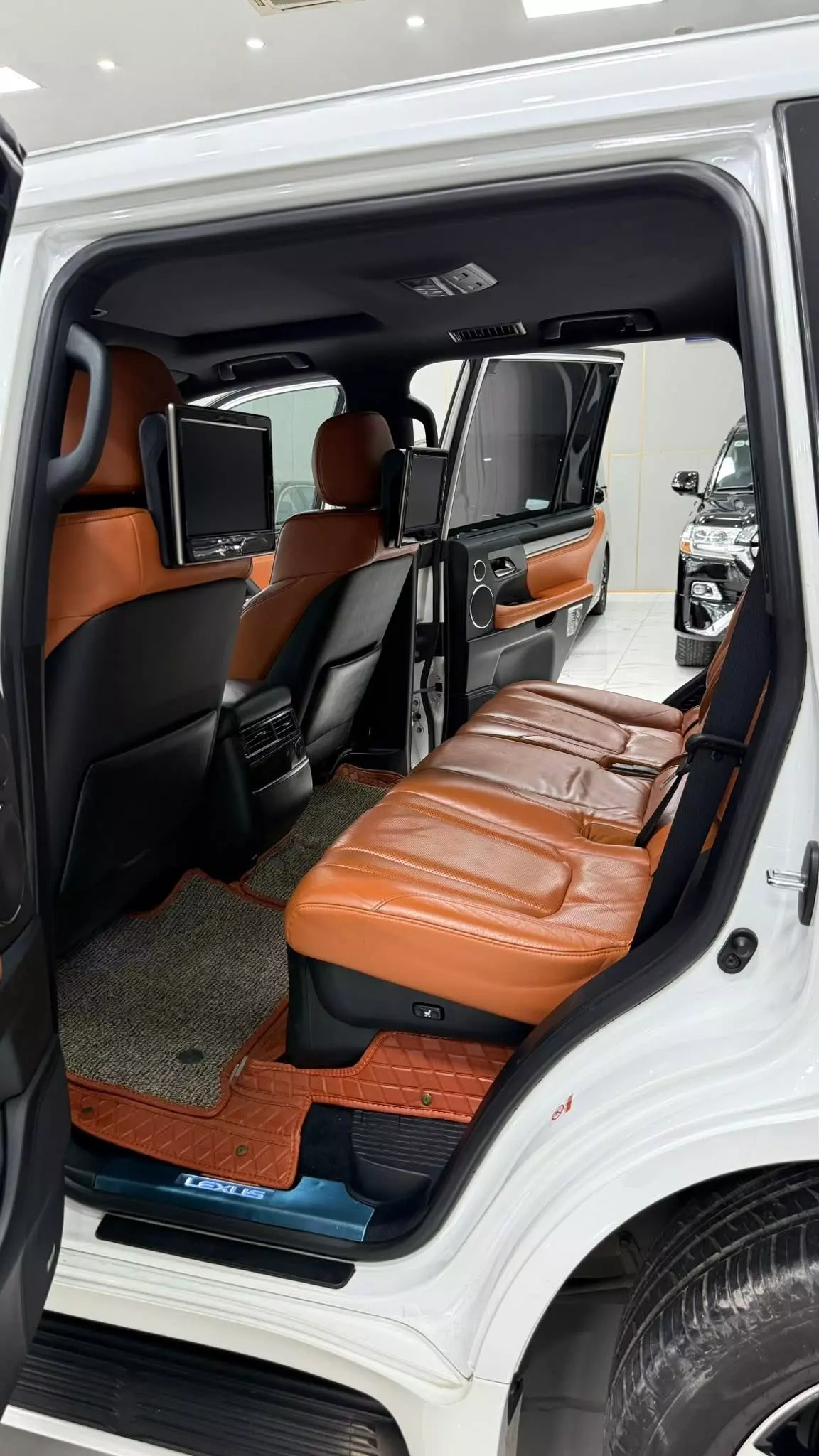 Bán Lexus LX570 sản xuất 2016, lăn bánh cực ít. Xe siêu mới.-7