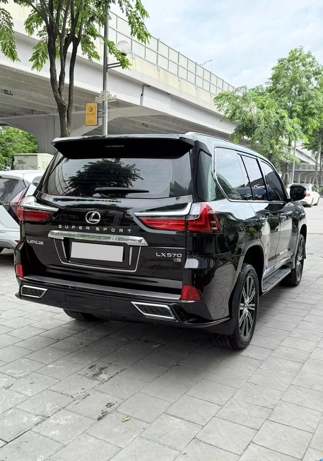 Bán Lexus LX570 Super Sport nhập Trung Đông, sản xuất 2019, 1 chủ.-4