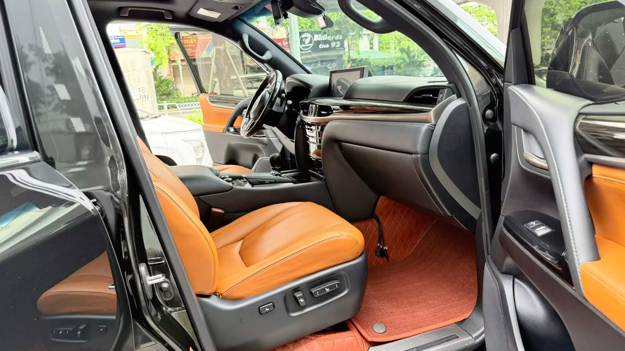 Bán Lexus LX570 Super Sport nhập Trung Đông, sản xuất 2019, 1 chủ.-7