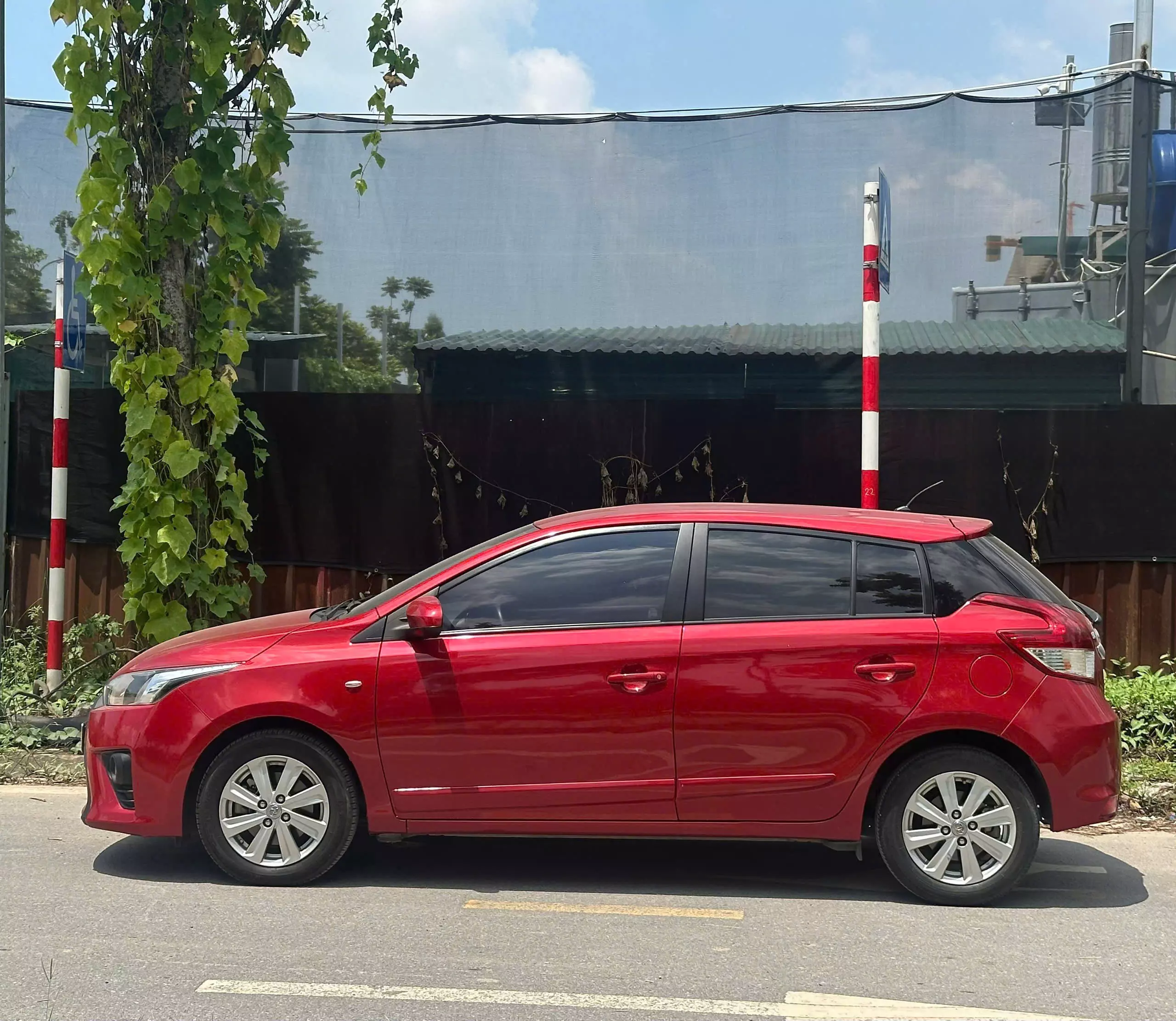 Toyota Yaris 2016, Màu đỏ nhập khẩu nguyên chiếc Thái Lan-3